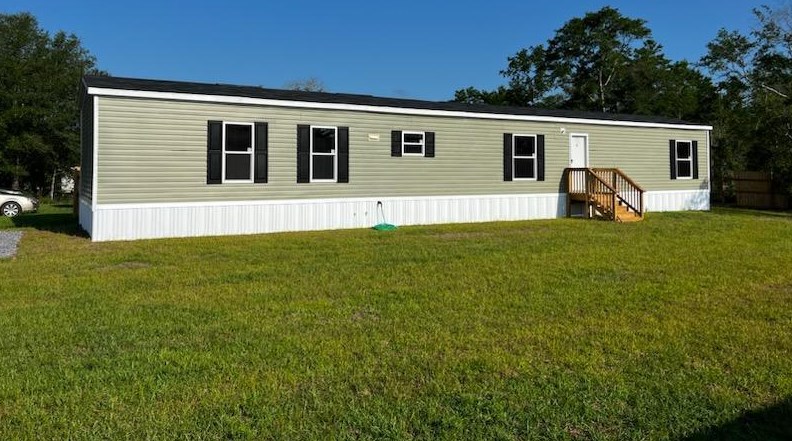 109 E Oleander Ave E, Defuniak Springs, FL 32433