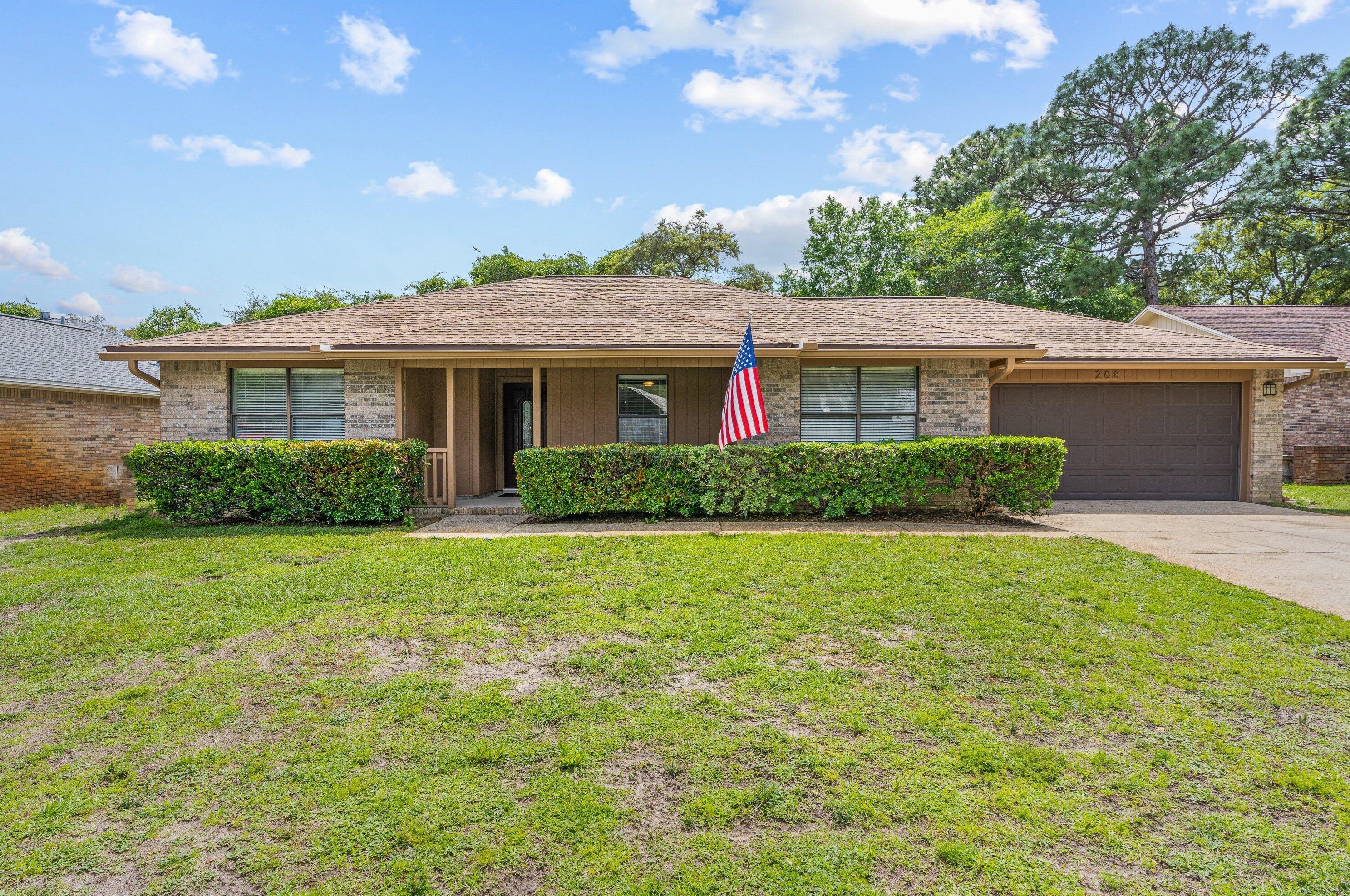 208 Brook Ct, Niceville, FL 32578-3911