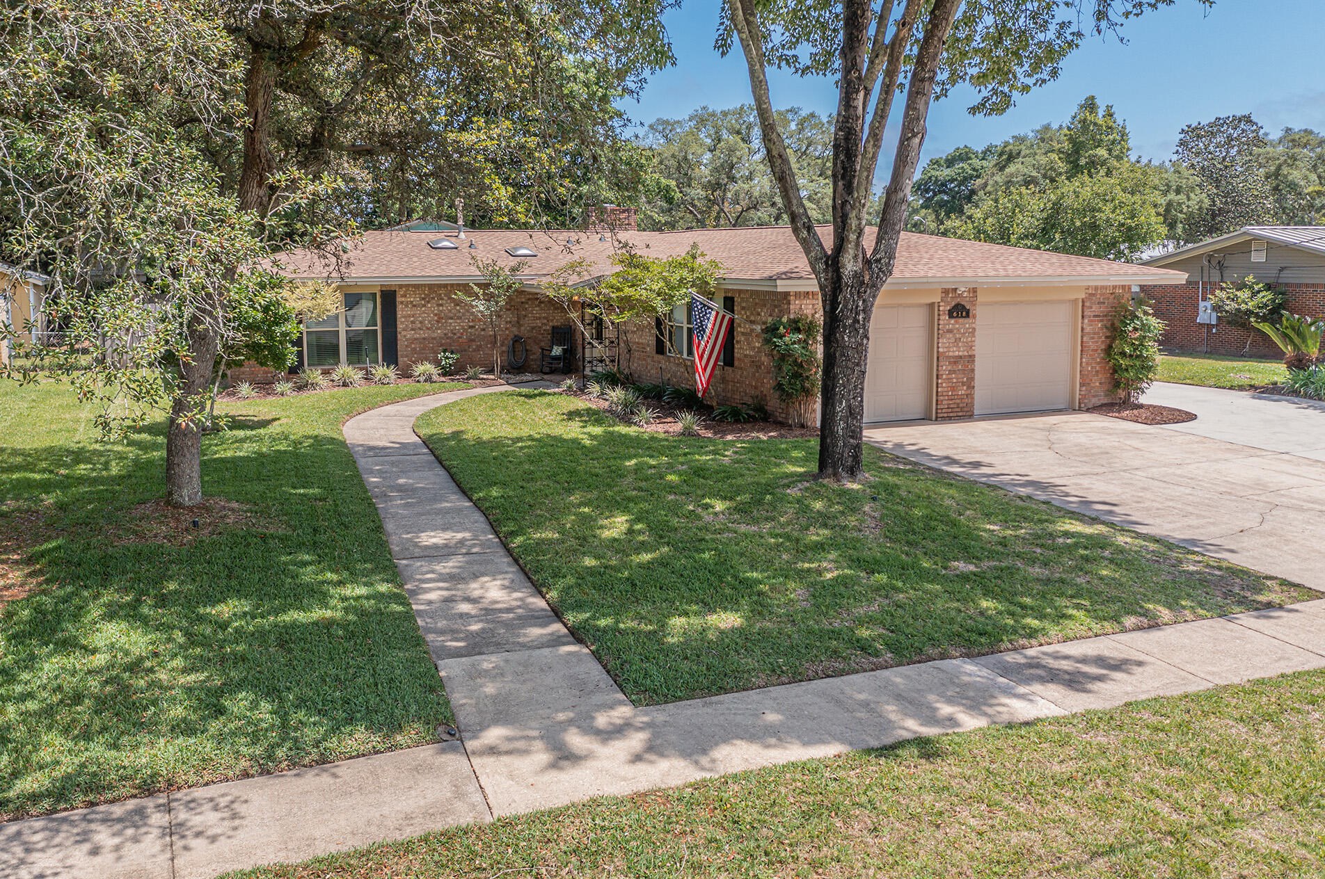 618 Powell Dr, Fort Walton Beach, FL 32547-1715