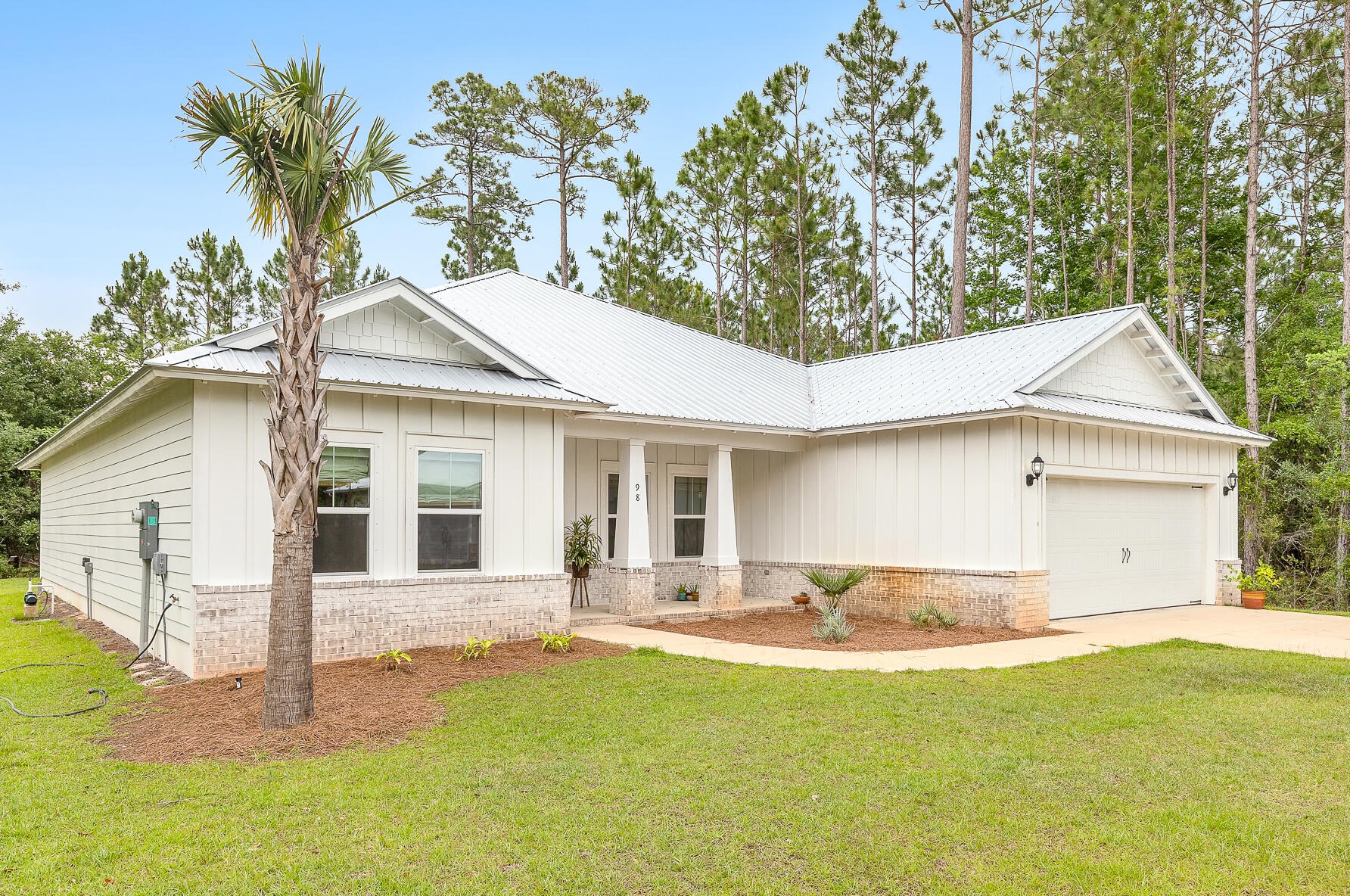 98 Muzzle St, Freeport, FL 32439