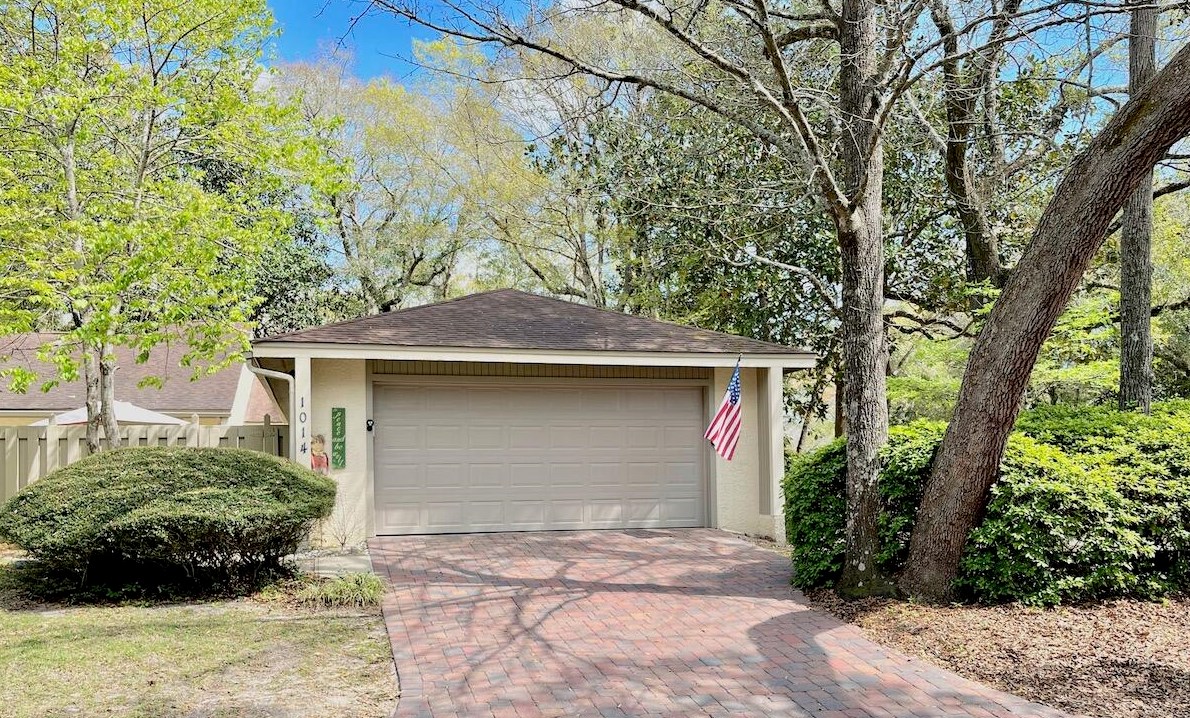 700 Bay Dr, Niceville, FL 32578-4148