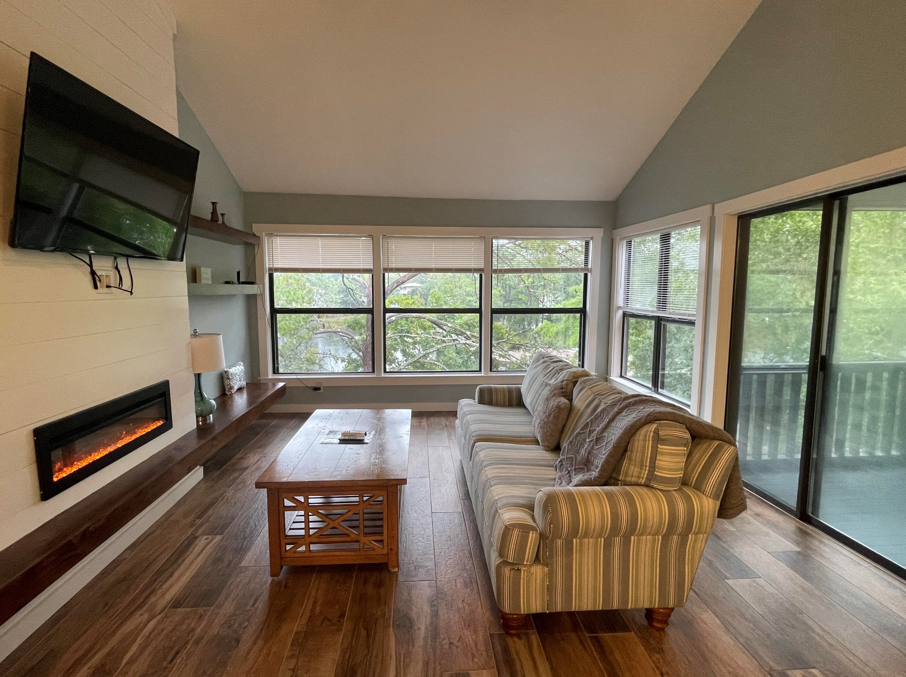 300 Yacht Club Dr #18, Niceville, FL 32578