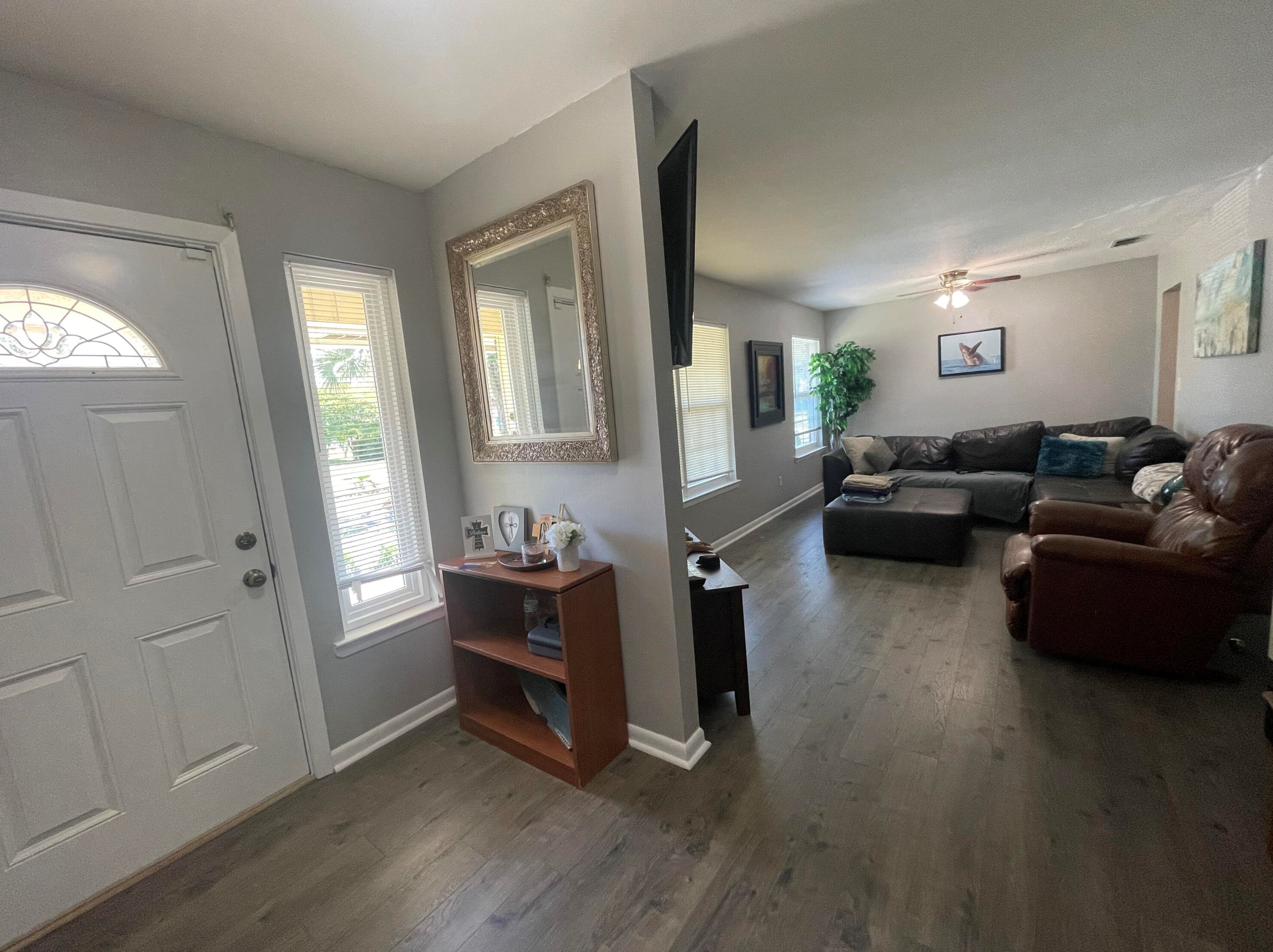 75 7th St, Shalimar, FL 32579