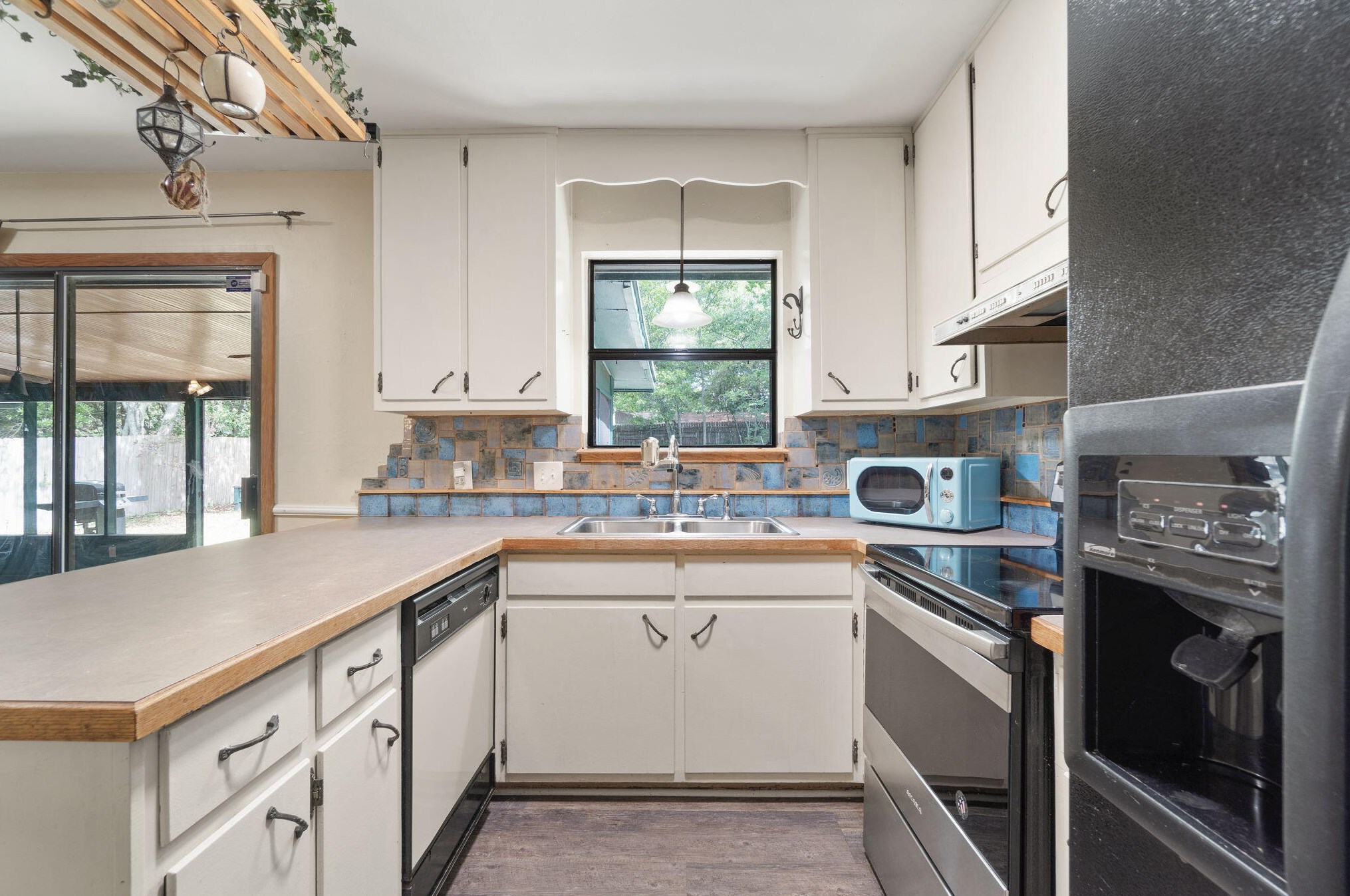 711 Marcia Cir, Mary Esther FL  32569-2014 exterior