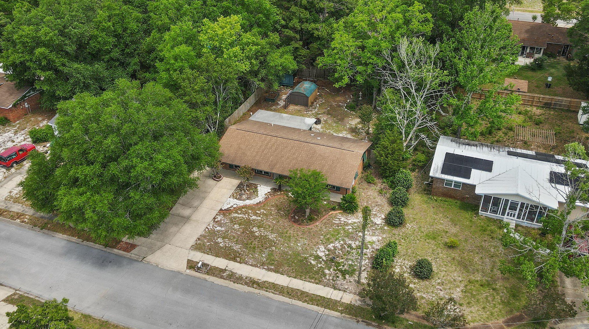 711 Marcia Cir, Mary Esther FL  32569-2014 exterior