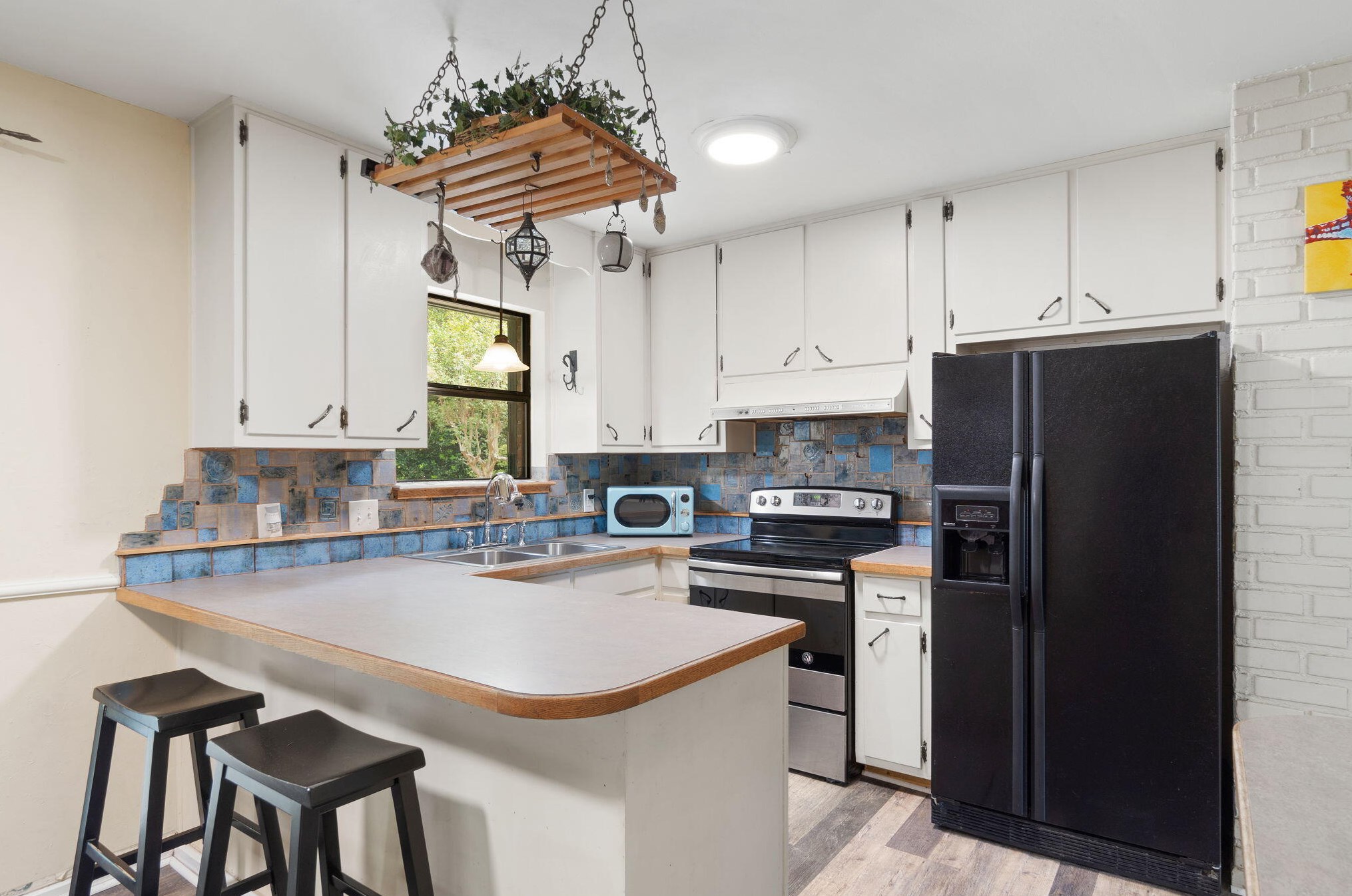 711 Marcia Cir, Mary Esther FL  32569-2014 exterior