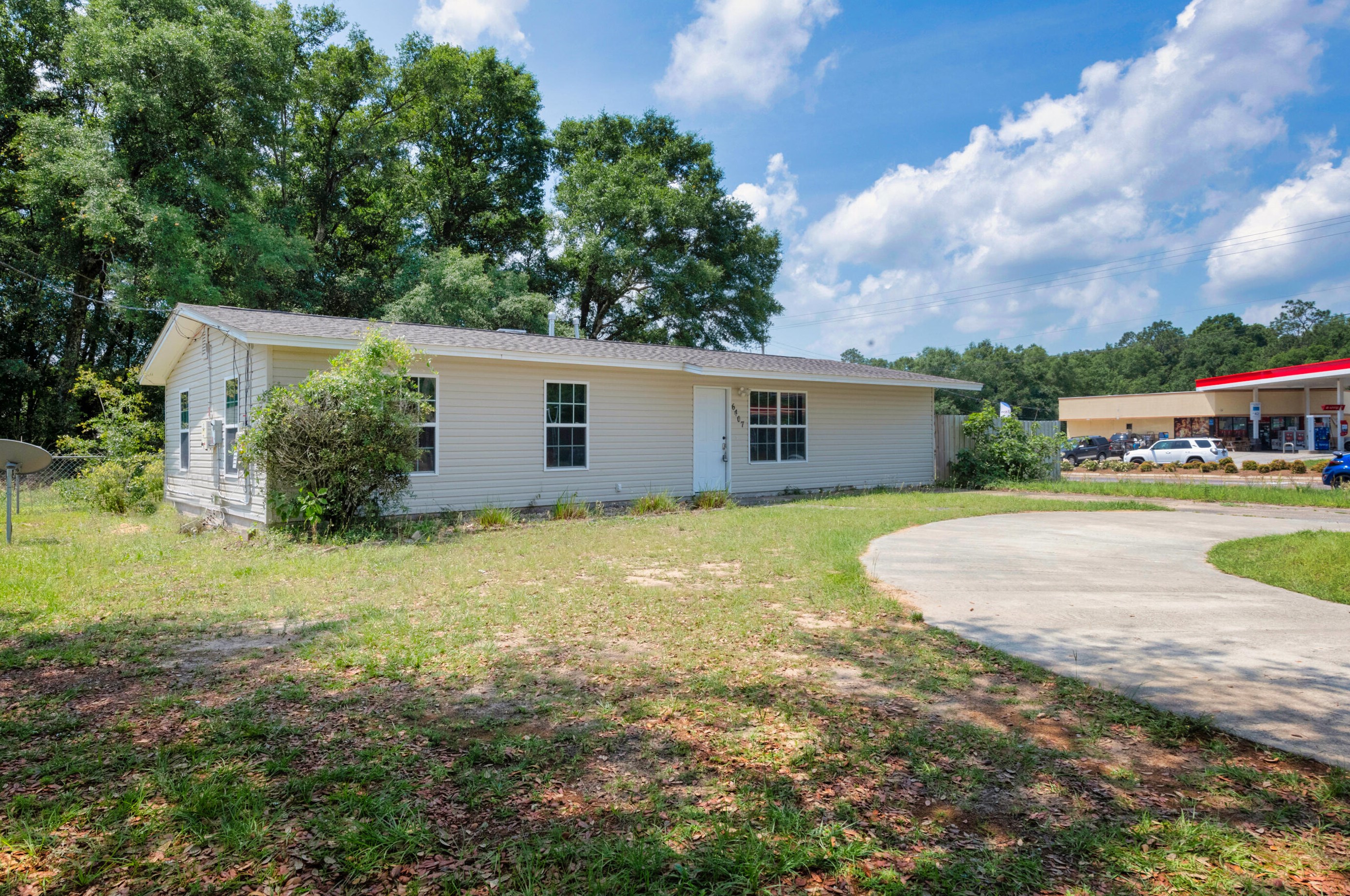 6407 Magnolia St, Milton, FL 32570