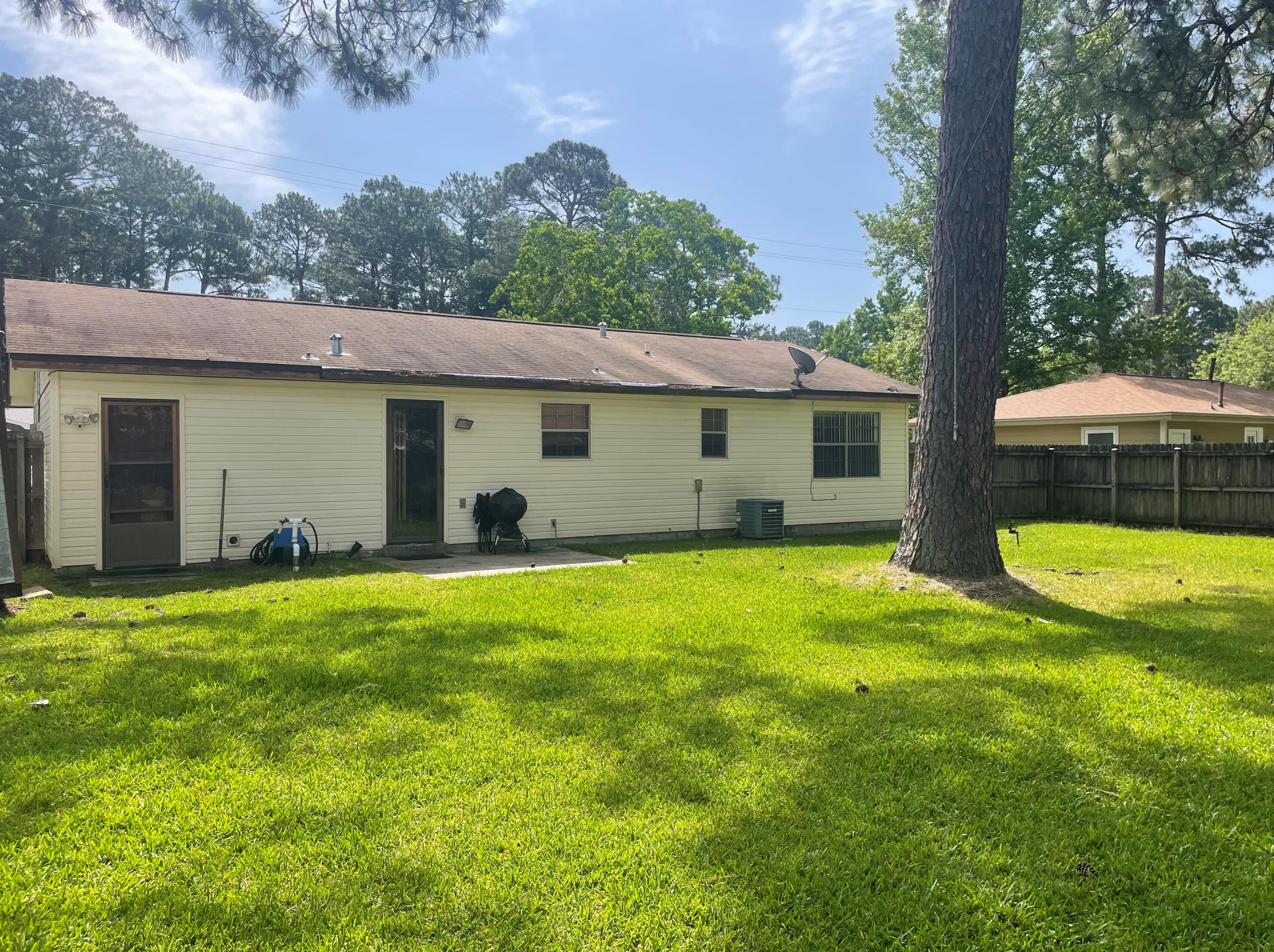 821 Meadow Ln, Fort Walton Beach, FL 32547-1014