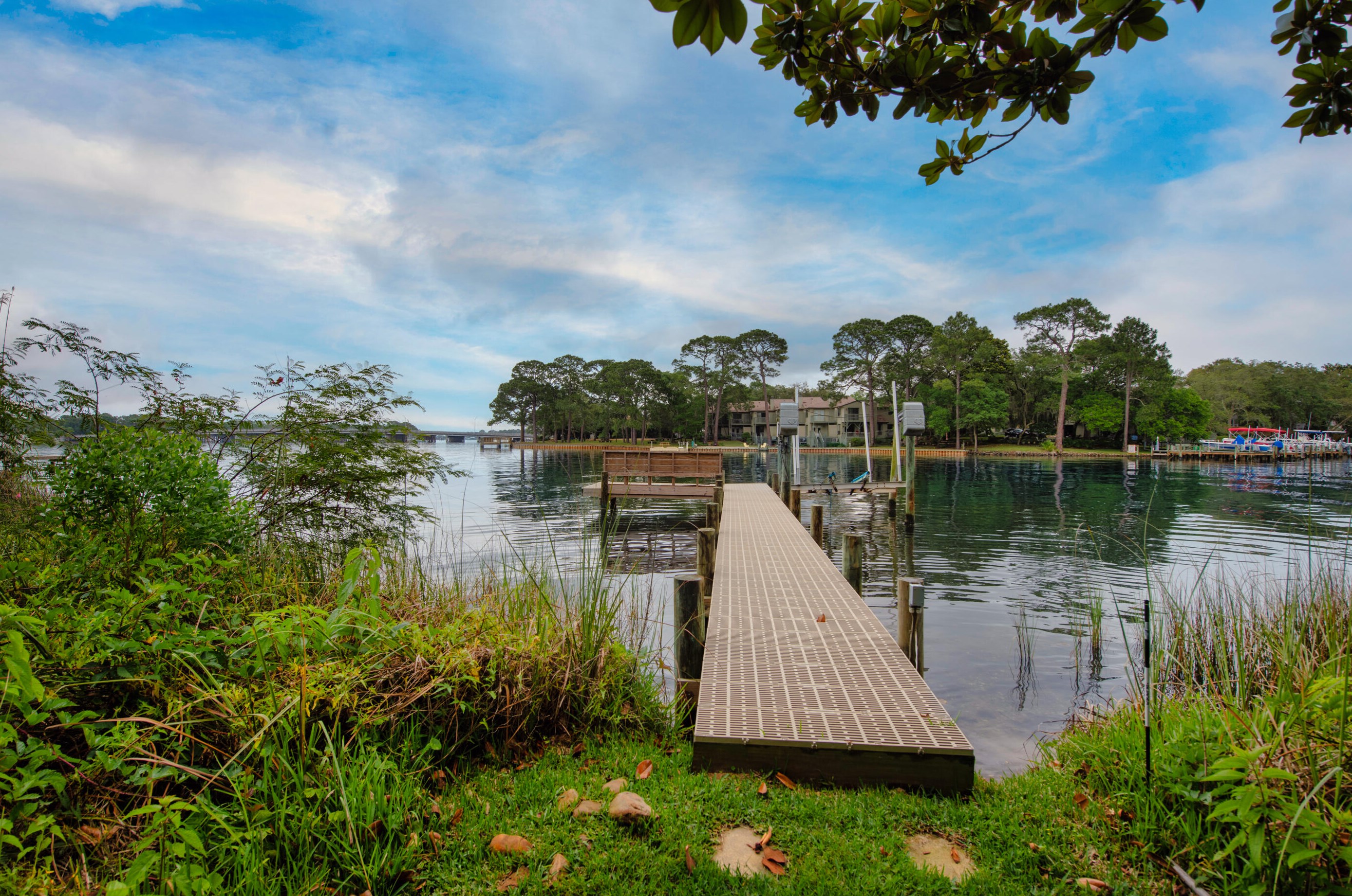 222 Sleepy Oaks Rd, Fort Walton Beach FL  32548-3922 exterior