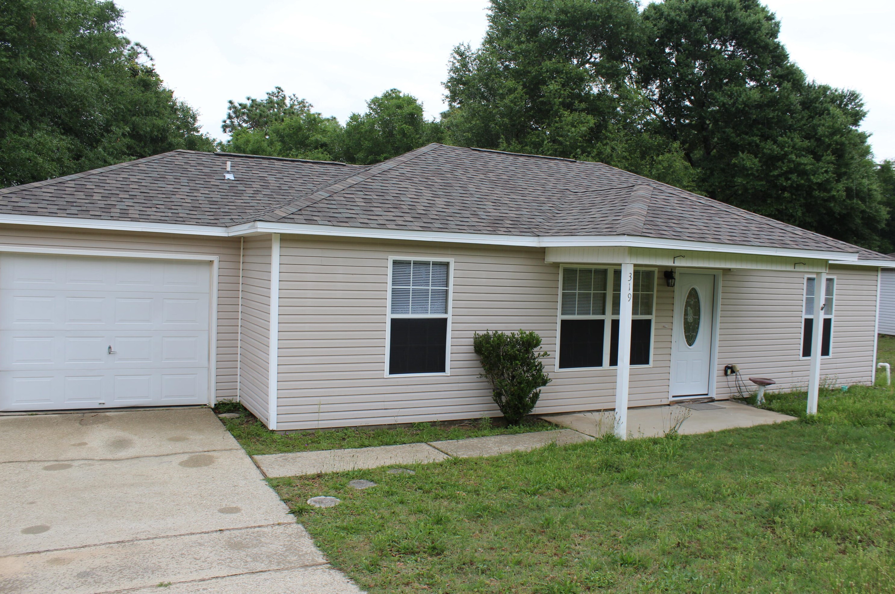 319 Lakeview Dr, Crestview, FL 32536