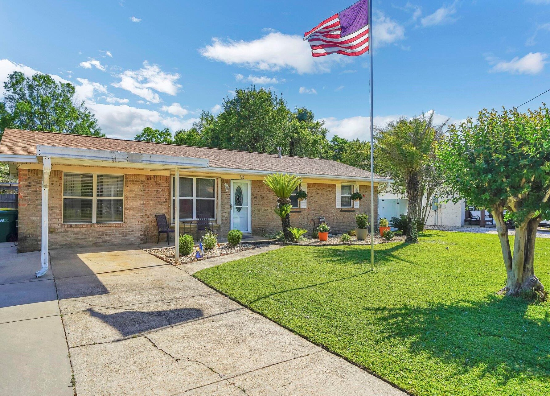 710 Marcia Cir, Mary Esther, FL 32569-2014