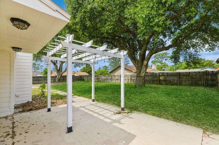 217 Lakeside Ln, Mary Esther, FL 32569