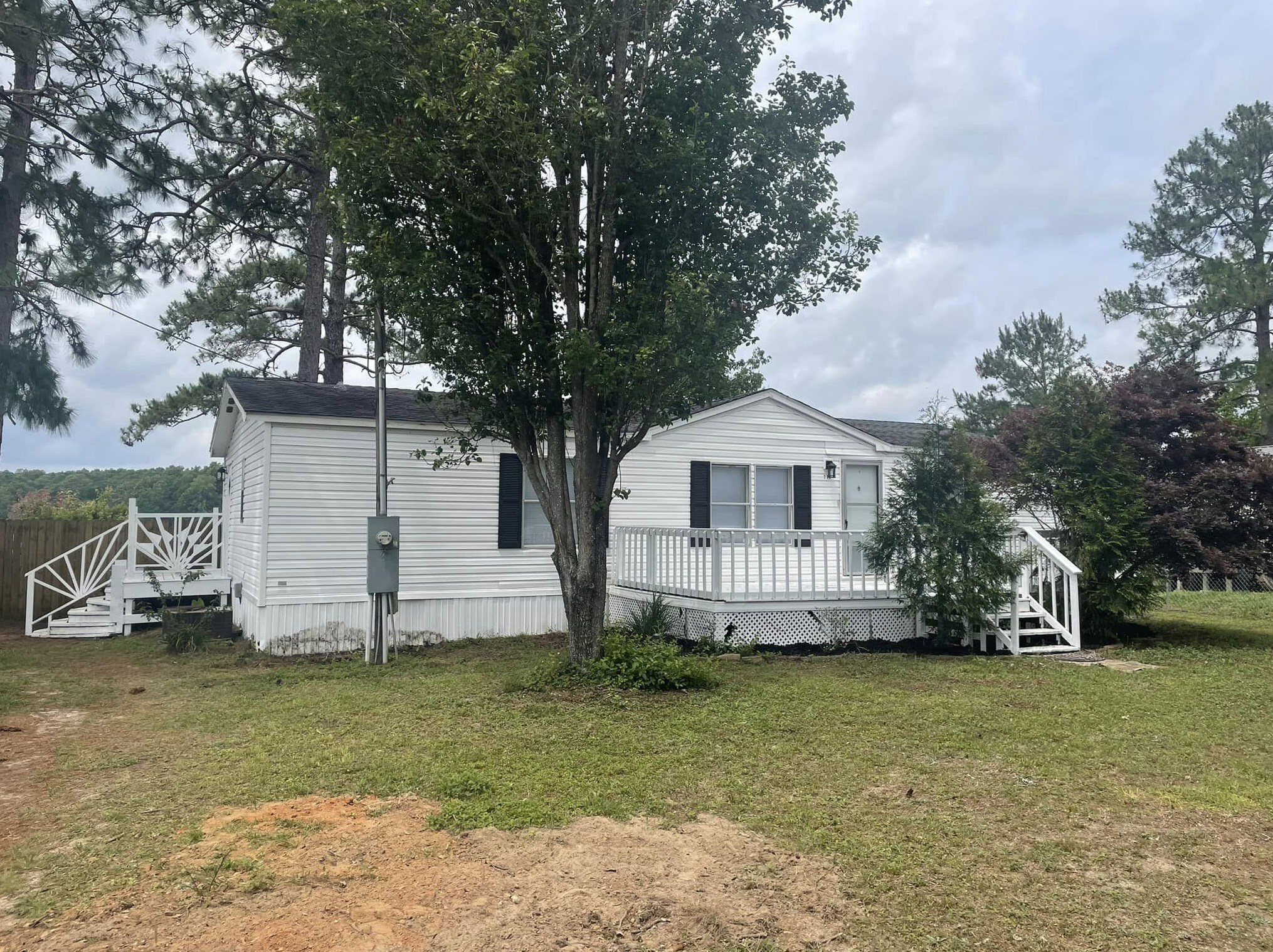732 Paradise Island Dr, Defuniak Springs, FL 32433