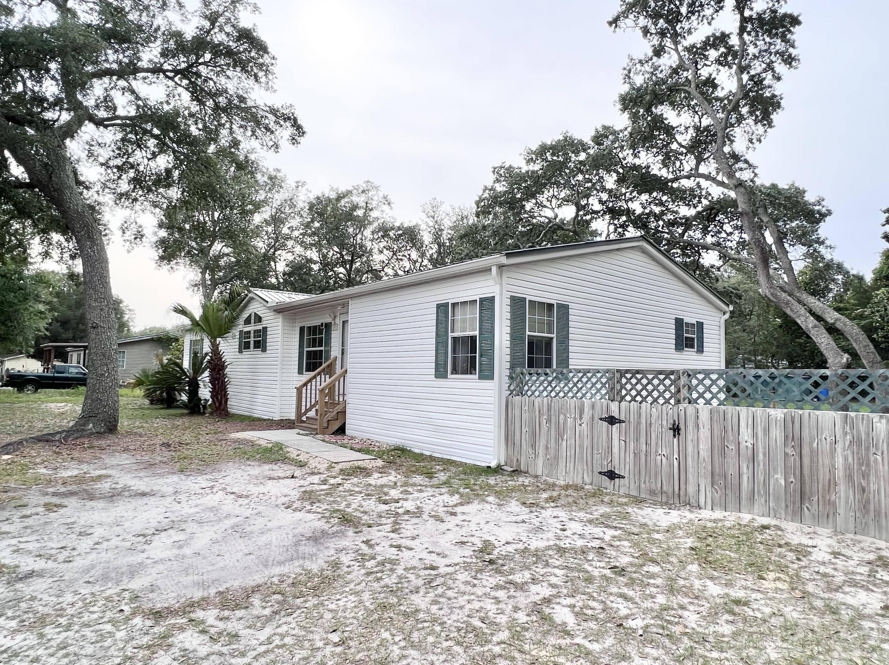 471 Persimmon St, Freeport, FL 32439