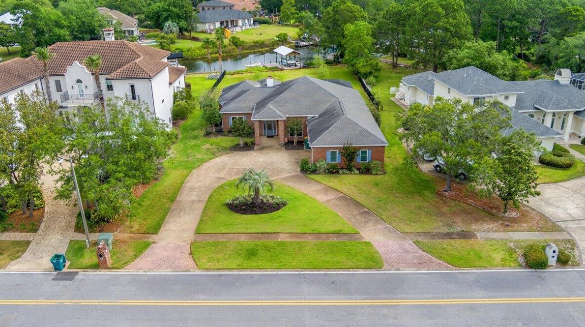 128 Country Club Dr, Destin FL  32541-4418 exterior