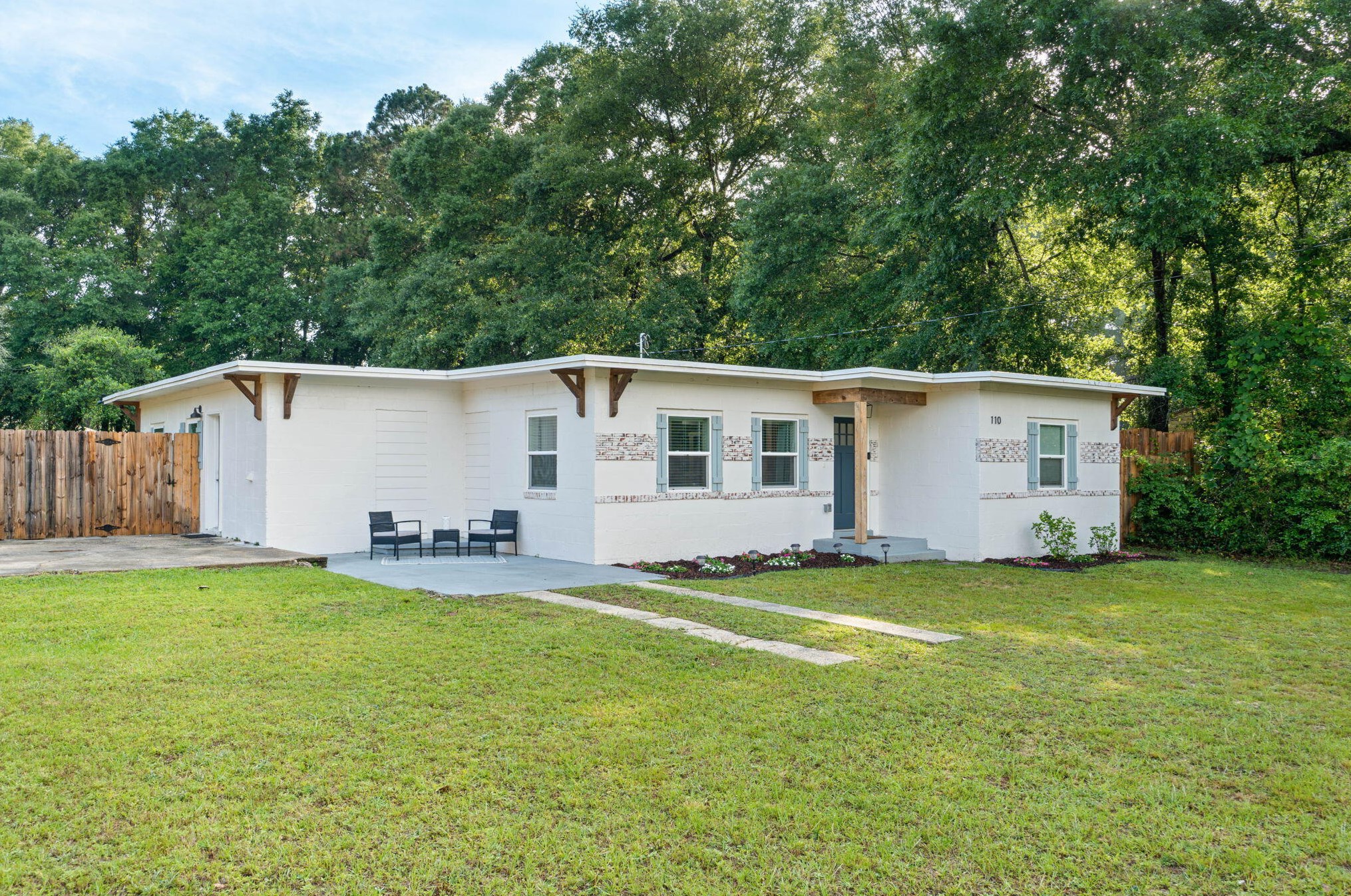 110 Butler Cir, Crestview FL  32536-2418 exterior
