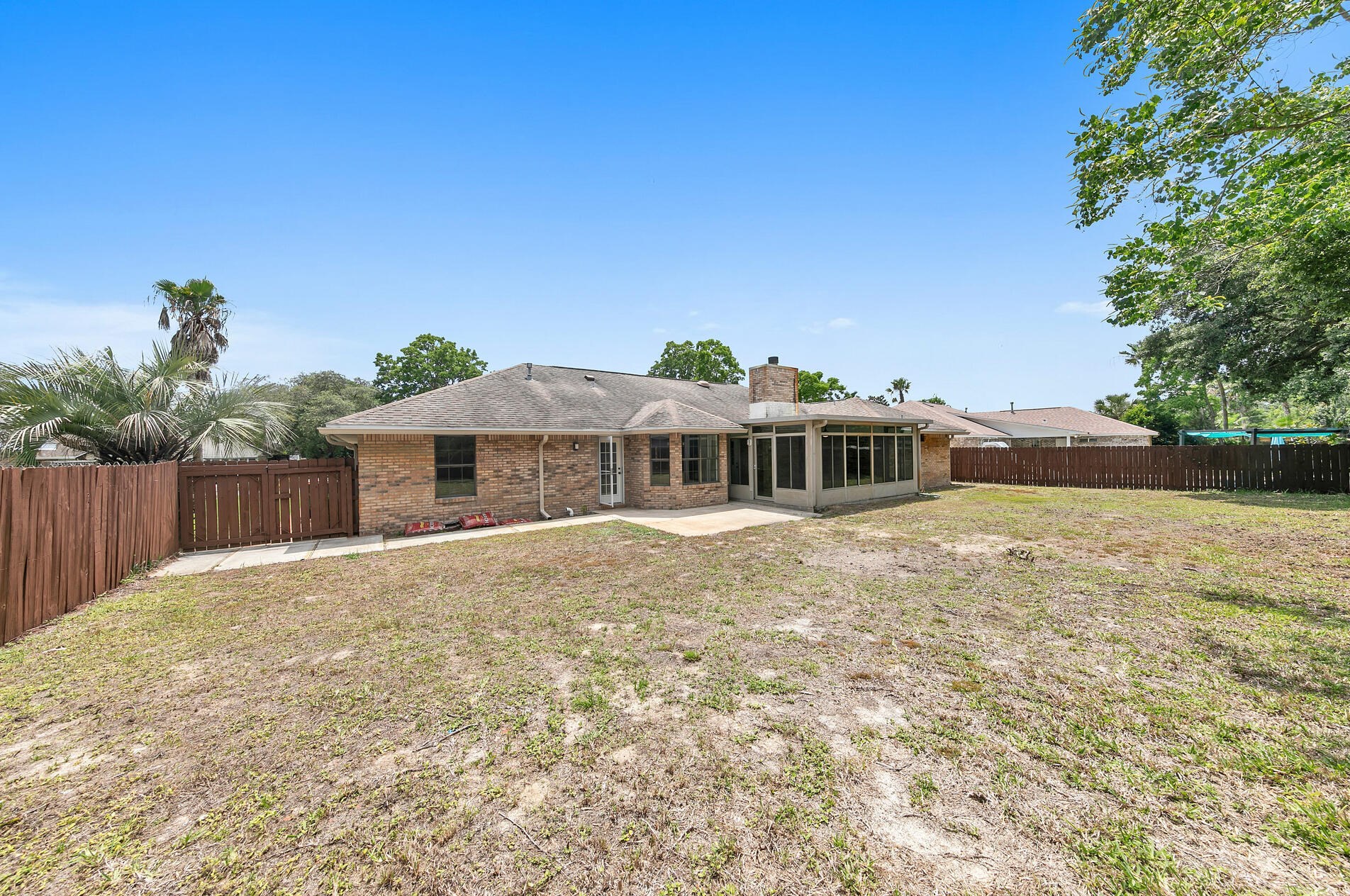 110 Long Pointe Dr, Mary Esther FL  32569-1343 exterior