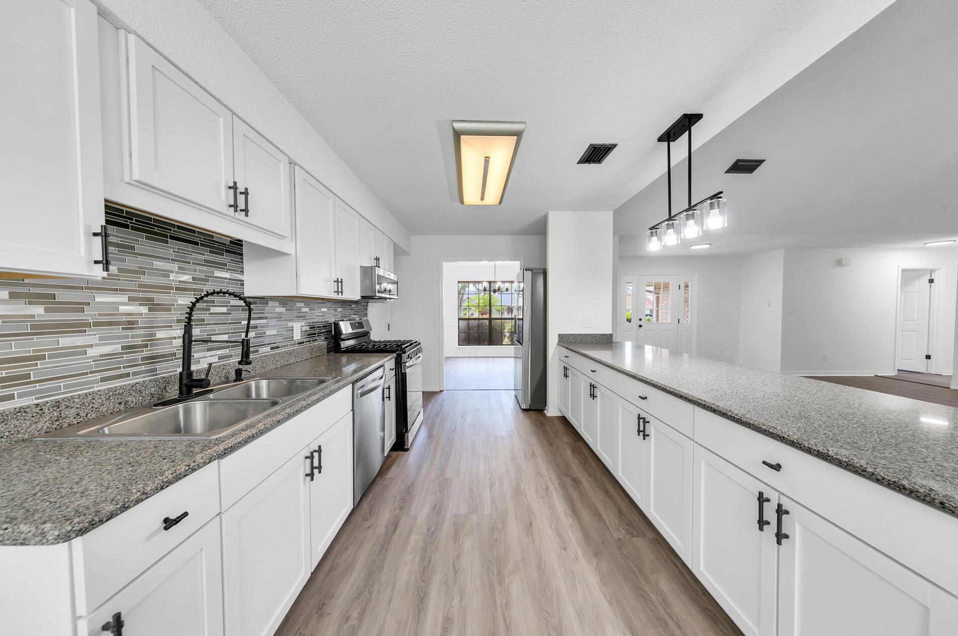 110 Long Pointe Dr, Mary Esther FL  32569-1343 exterior