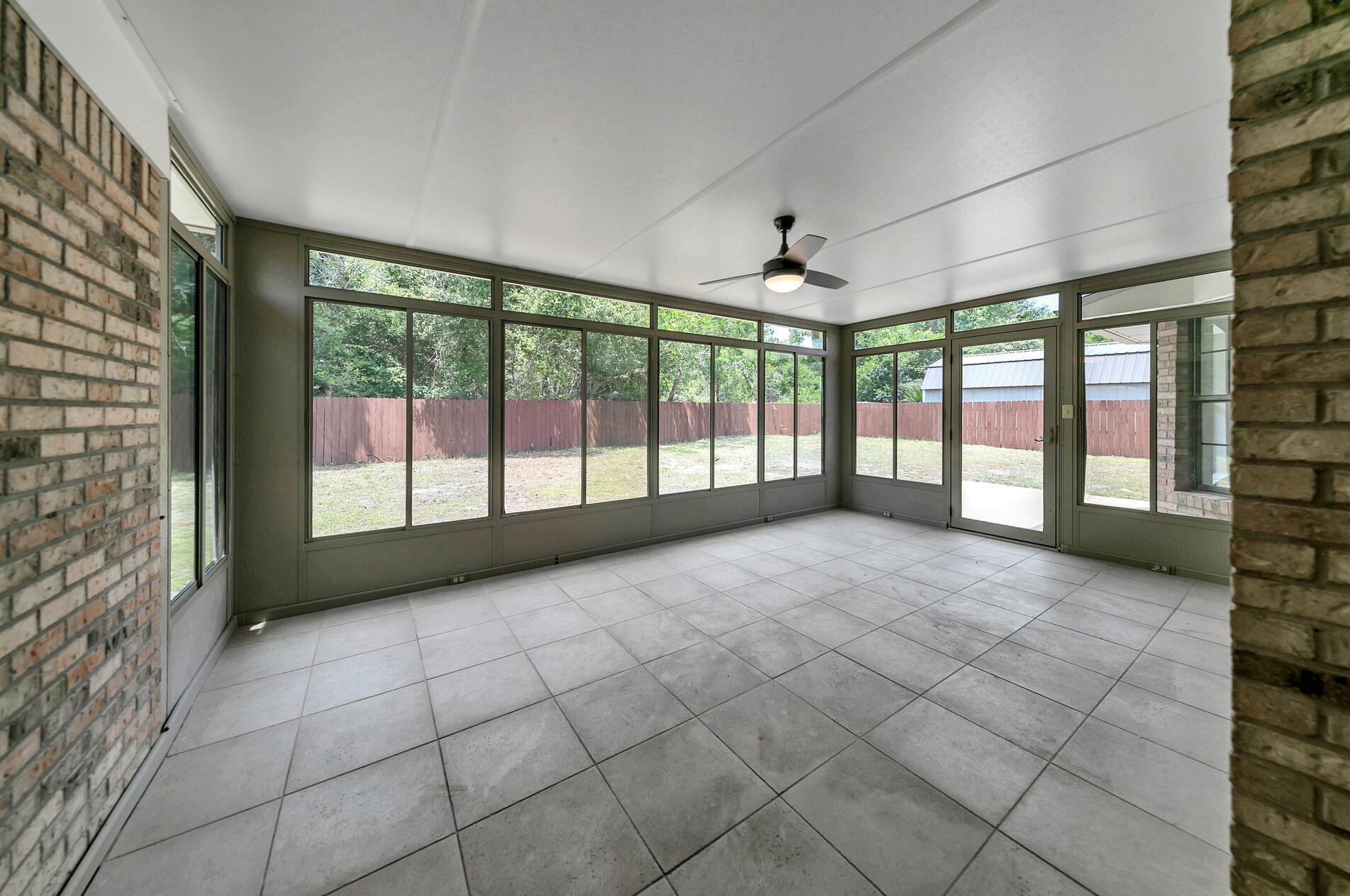 110 Long Pointe Dr, Mary Esther FL  32569-1343 exterior