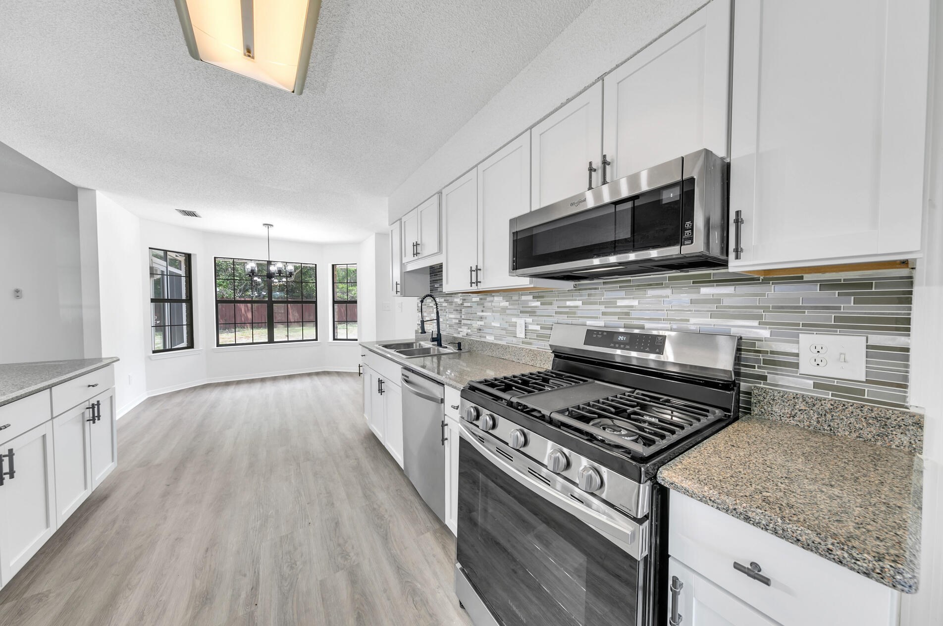 110 Long Pointe Dr, Mary Esther FL  32569-1343 exterior