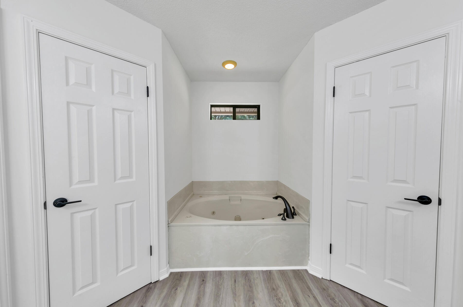 110 Long Pointe Dr, Mary Esther FL  32569-1343 exterior