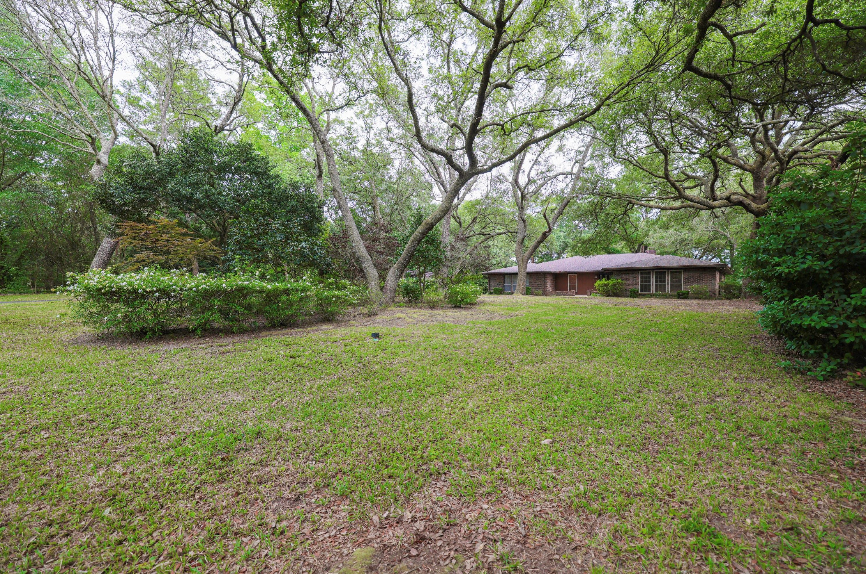 1008 E College Blvd E, Niceville, FL 32578