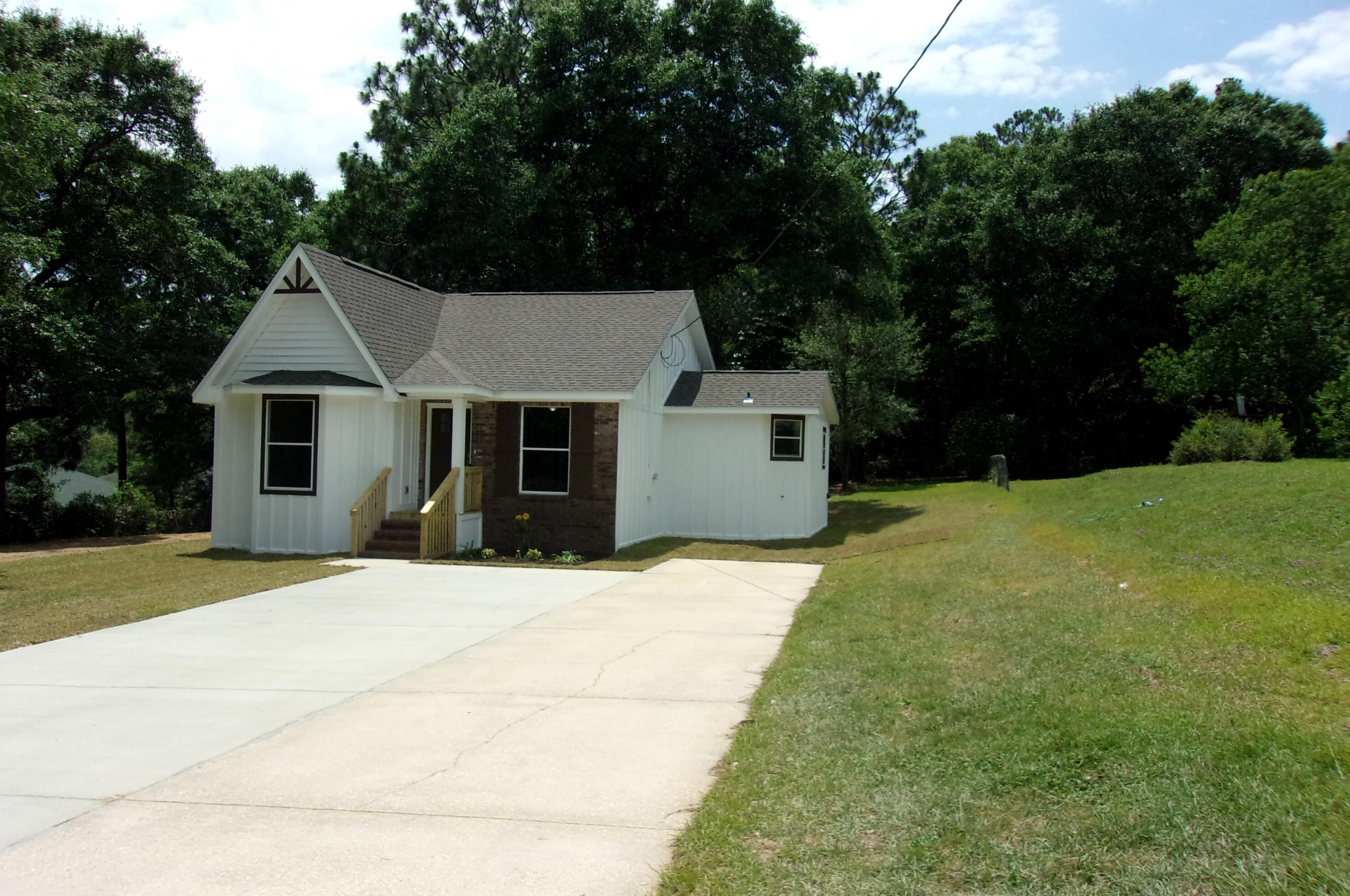 1902 Pearl St, Crestview FL  32536-1916 exterior