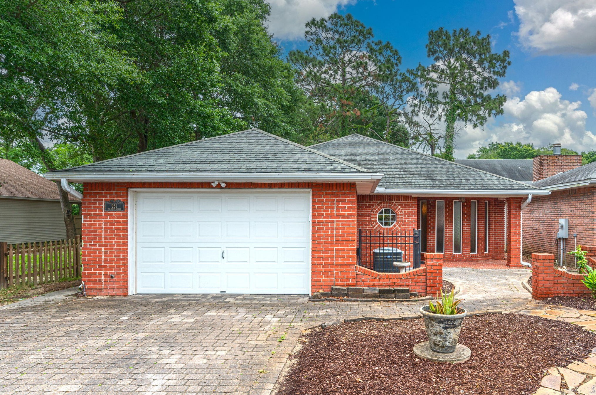 951 Holbrook Cir, Fort Walton Beach, FL 32547