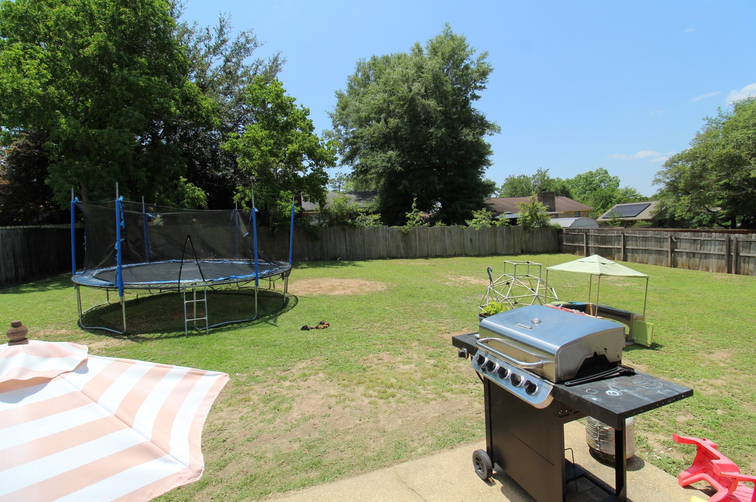 205 Southview Dr, Crestview FL  32536-5243 exterior