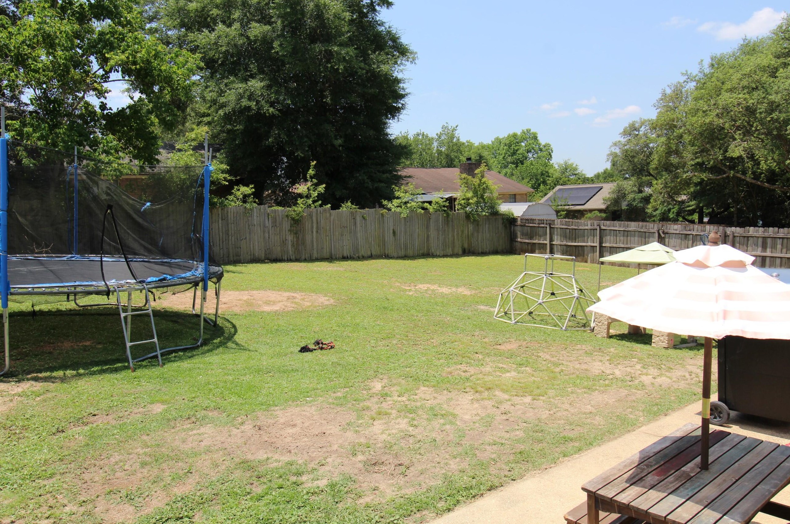 205 Southview Dr, Crestview FL  32536-5243 exterior