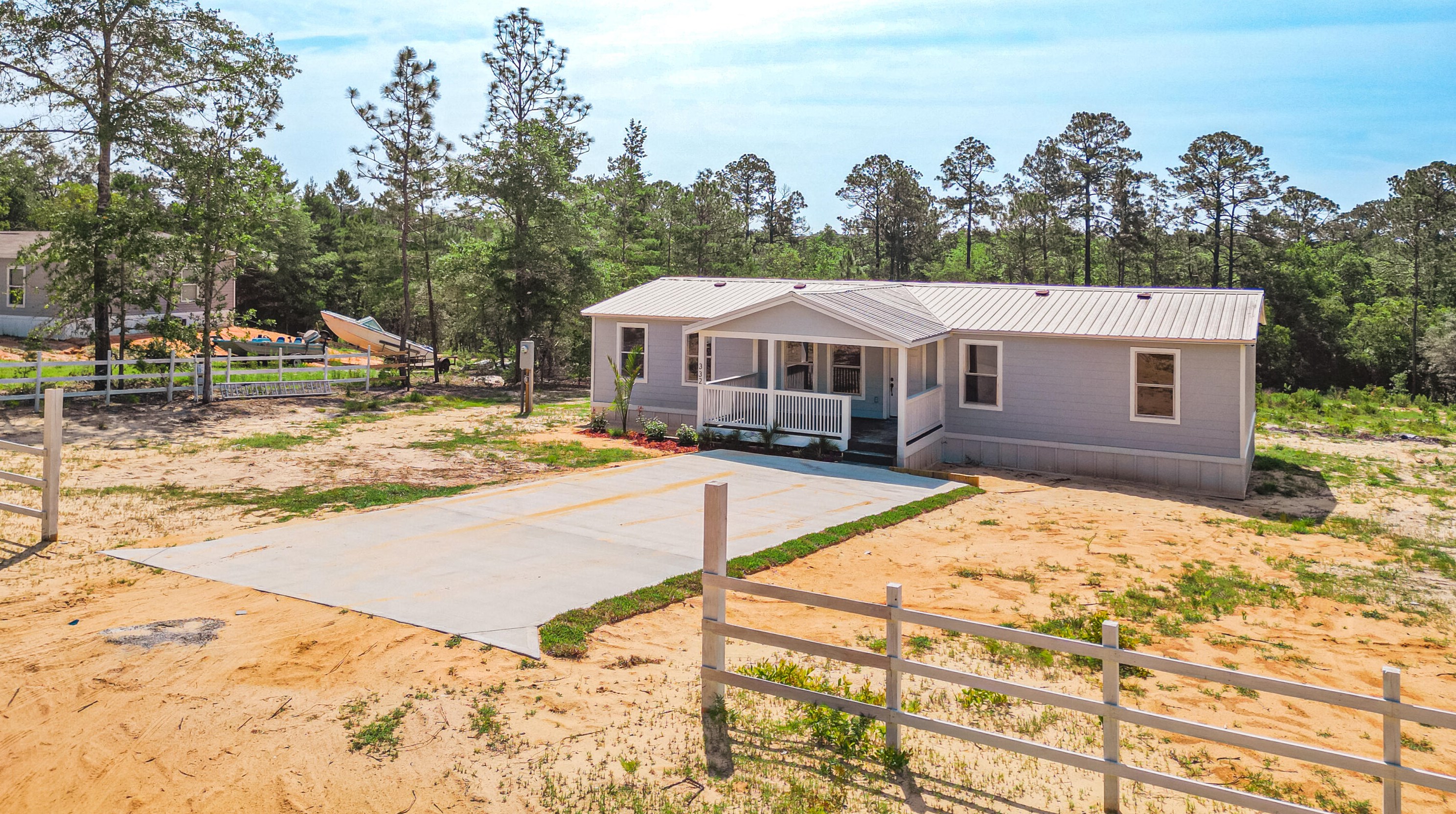 332 Schubert Cir, Defuniak Springs, FL 32433