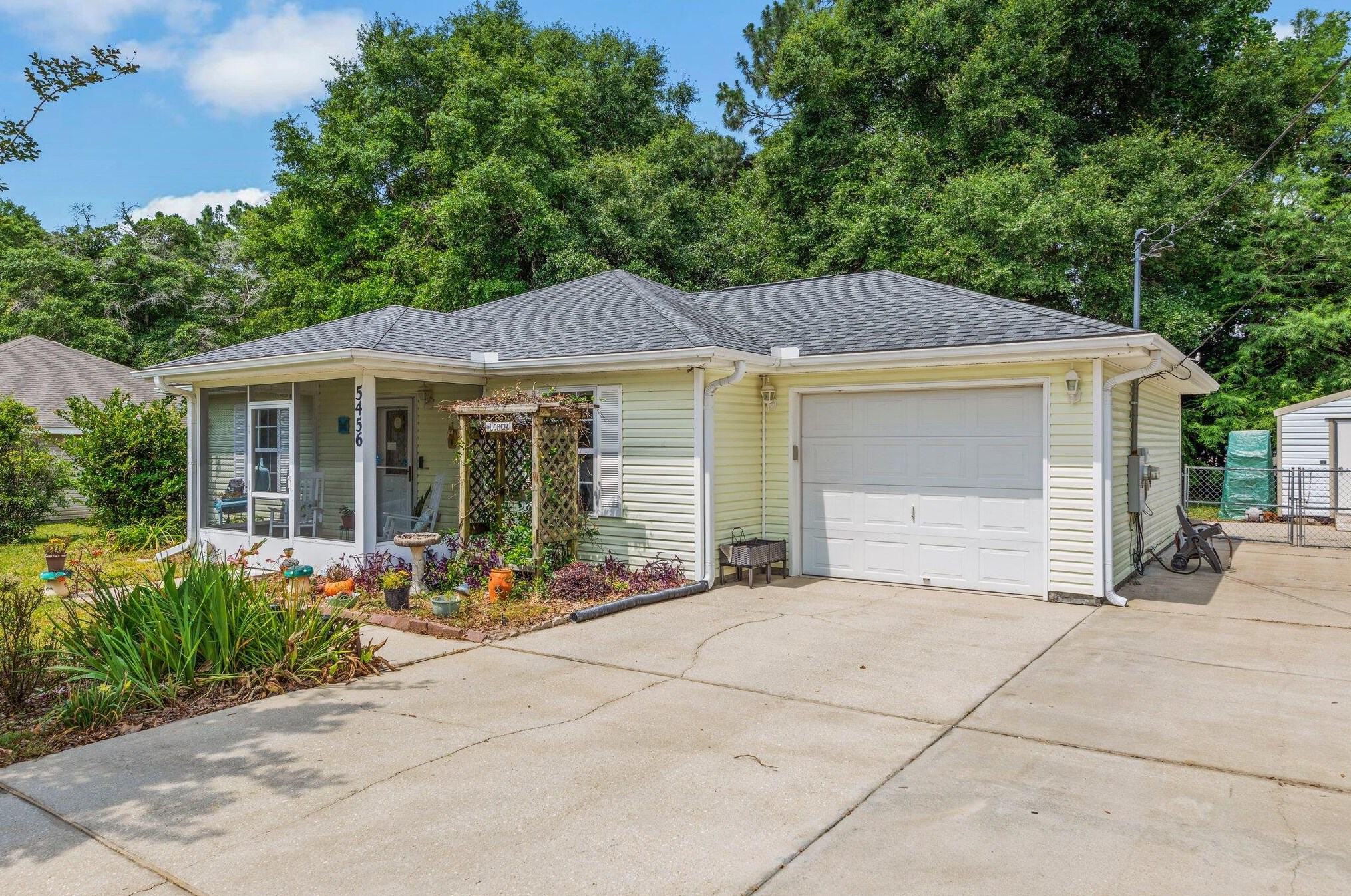 5456 Haburn St, Crestview, FL 32539