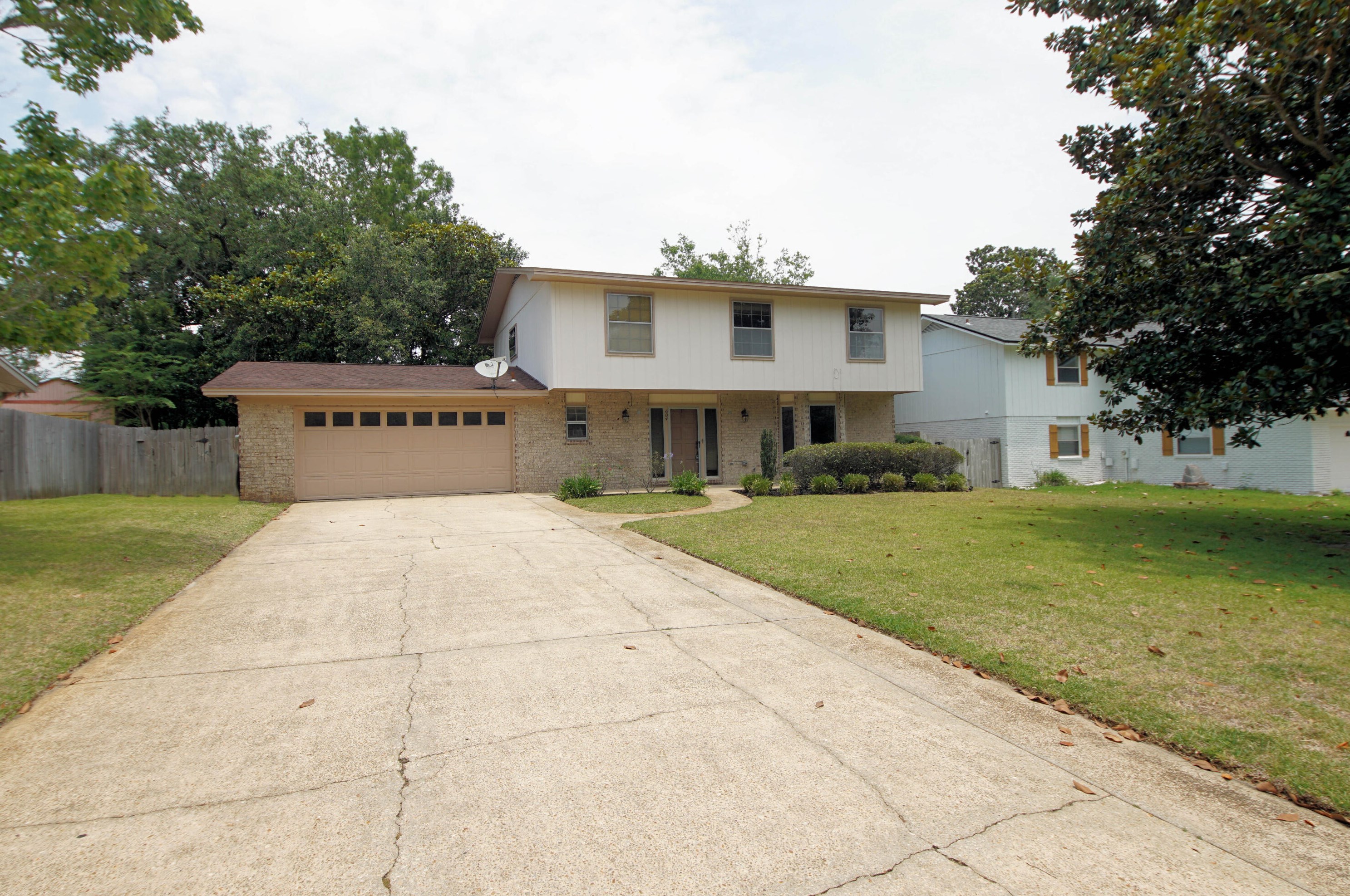 604 Cambridge Ave, Fort Walton Beach, FL 32547-1811