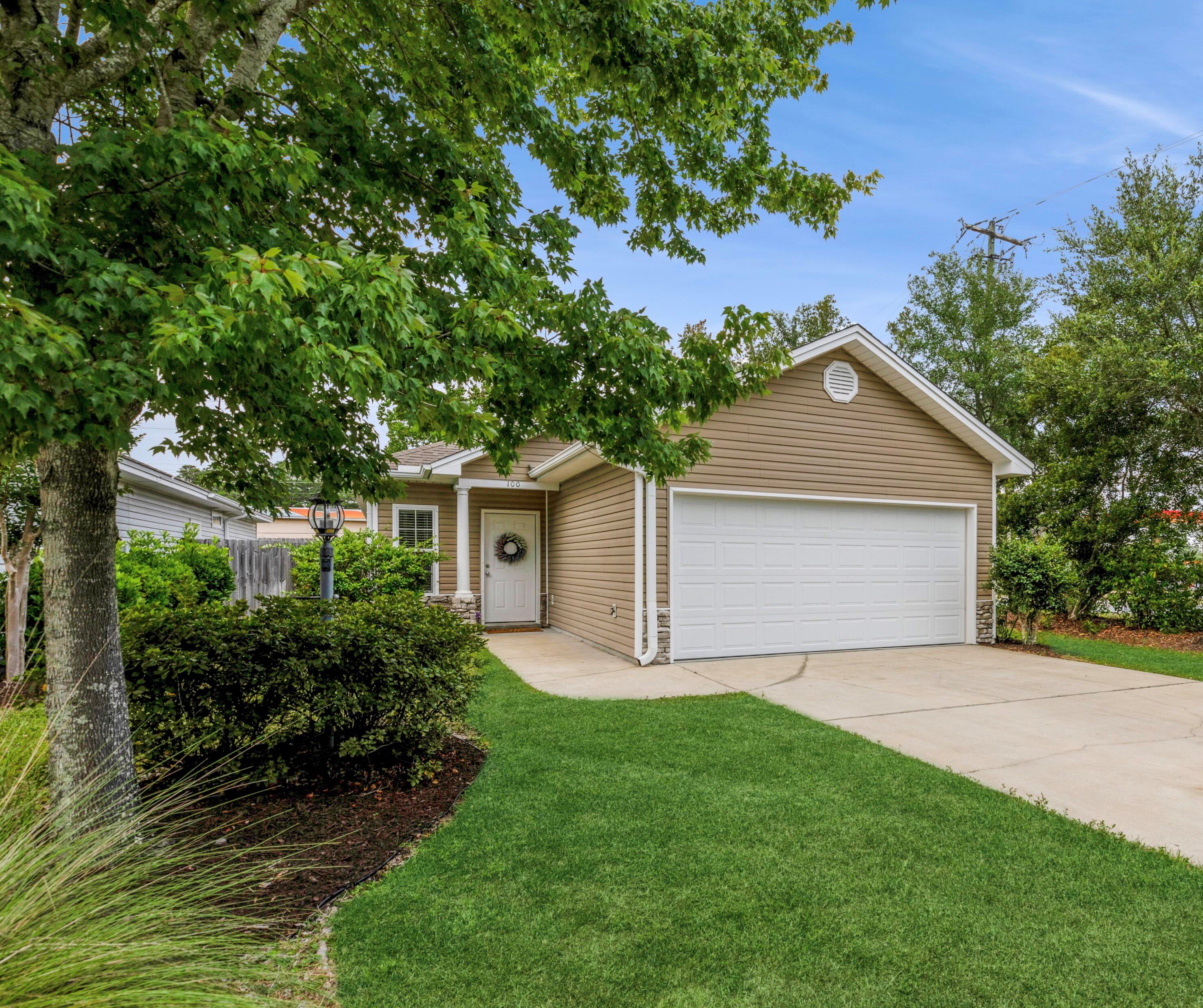 100 Matt Blvd, Niceville, FL 32578-2897
