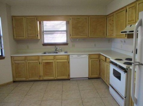 70 6th St, Shalimar, FL 32579