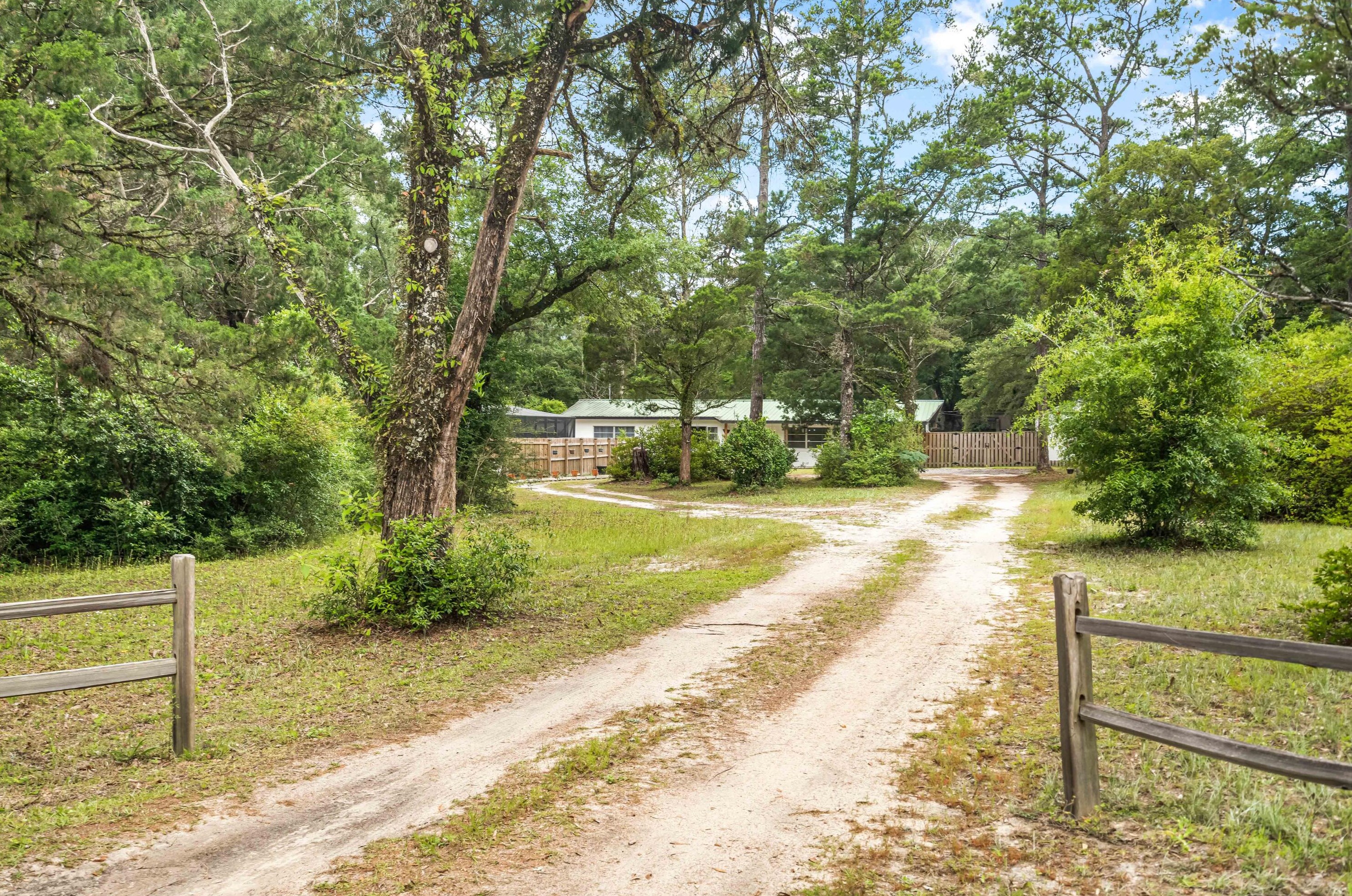 8760 State Hwy 81, Red Bay, FL 32455
