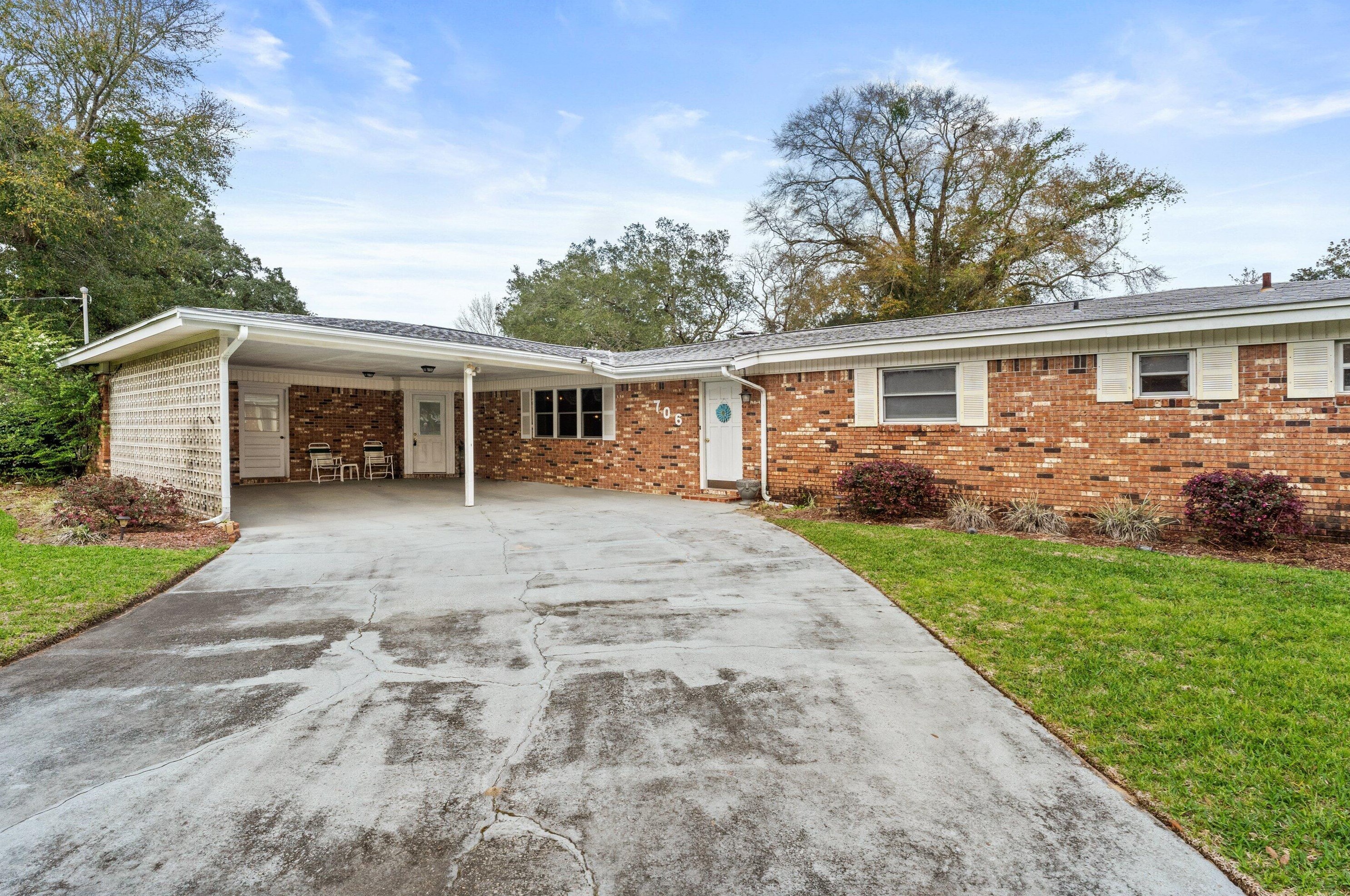 706 Burton Ave, Fort Walton Beach FL  32547-1724 exterior