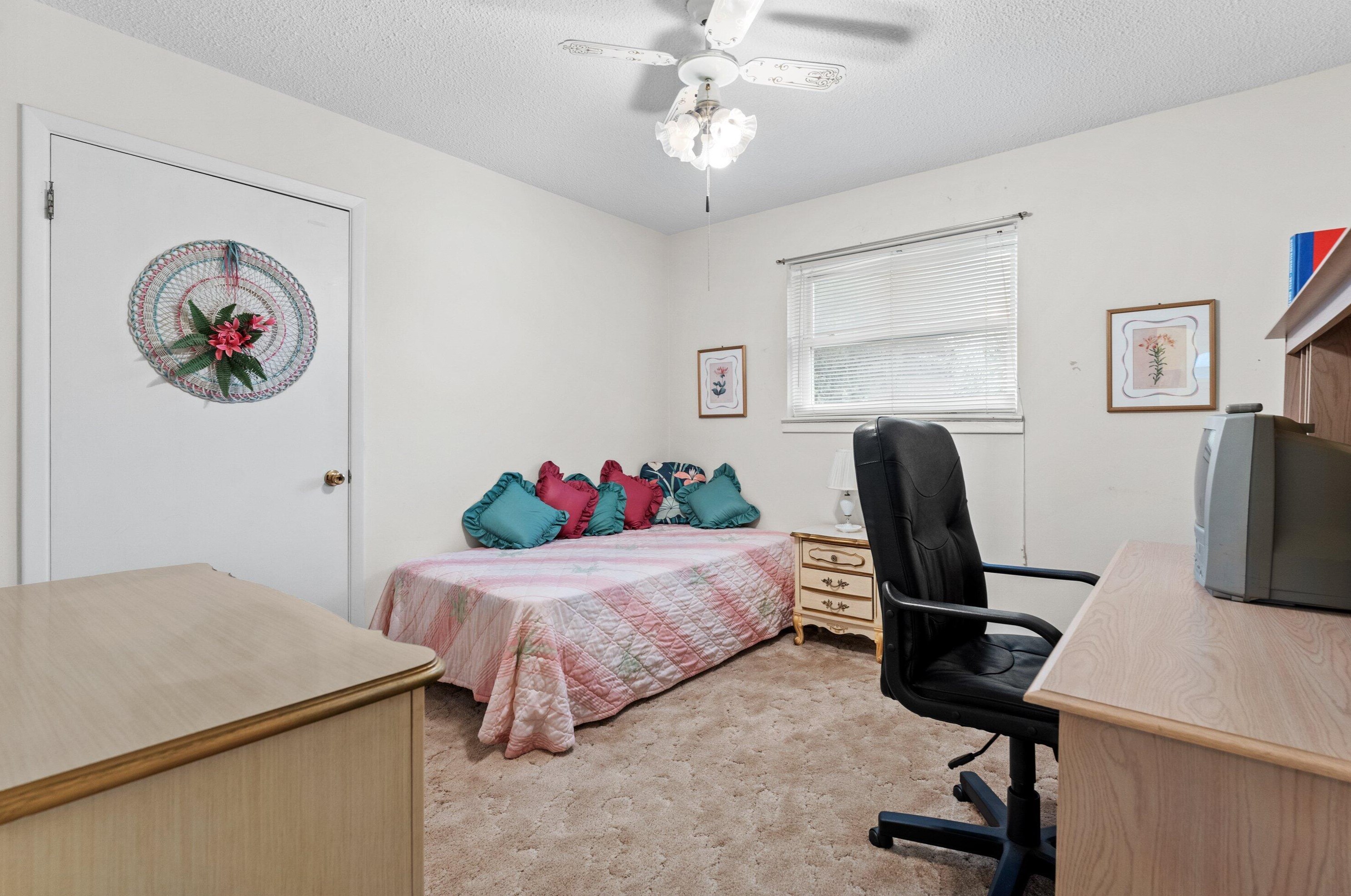 706 Burton Ave, Fort Walton Beach FL  32547-1724 exterior