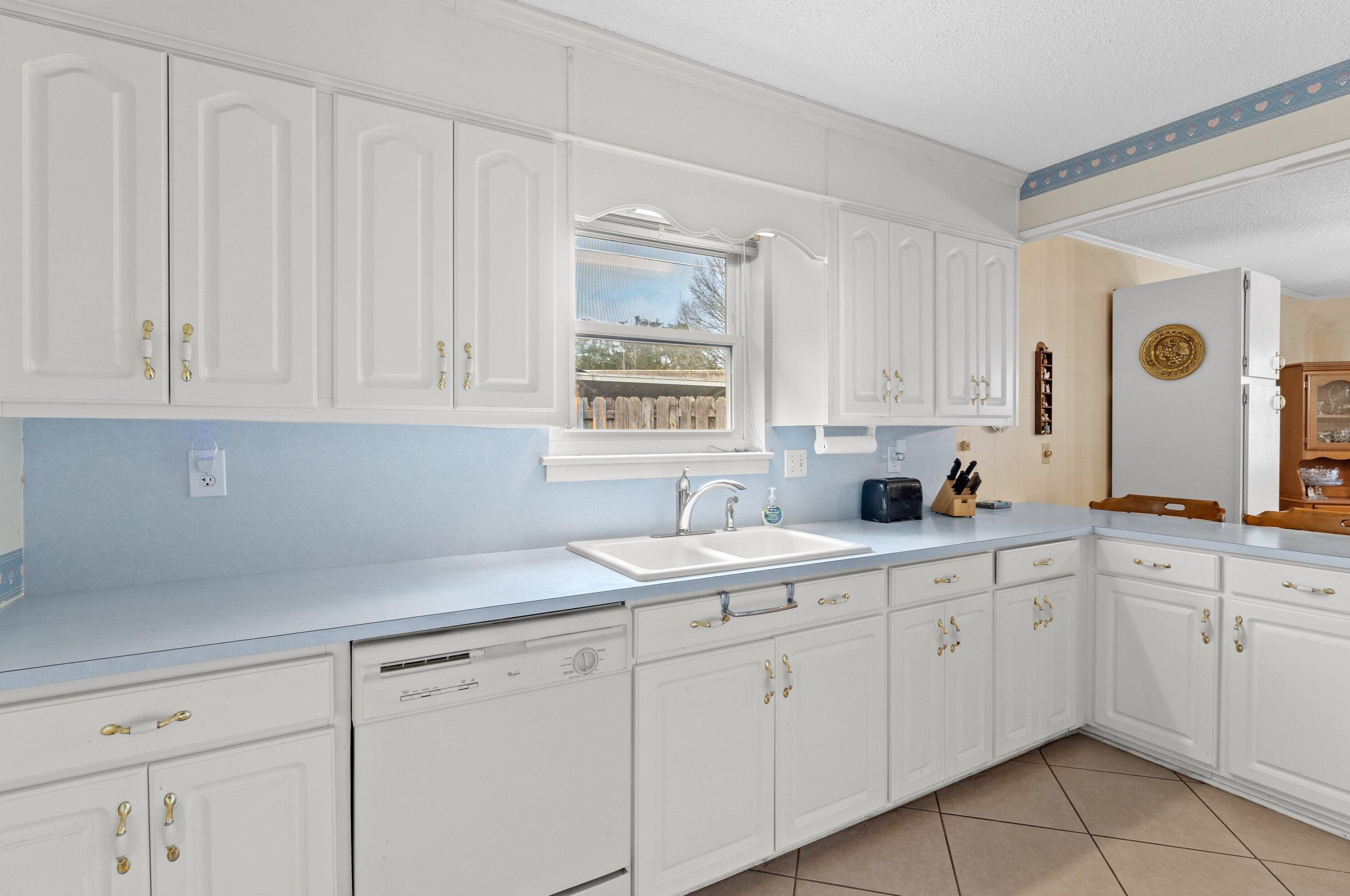 706 Burton Ave, Fort Walton Beach FL  32547-1724 exterior