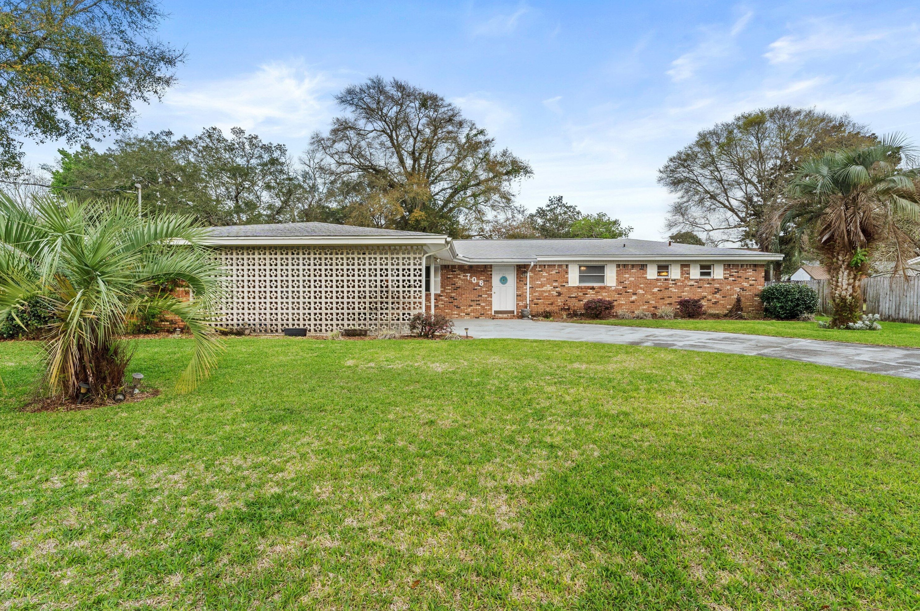 706 Burton Ave, Fort Walton Beach, FL 32547-1724