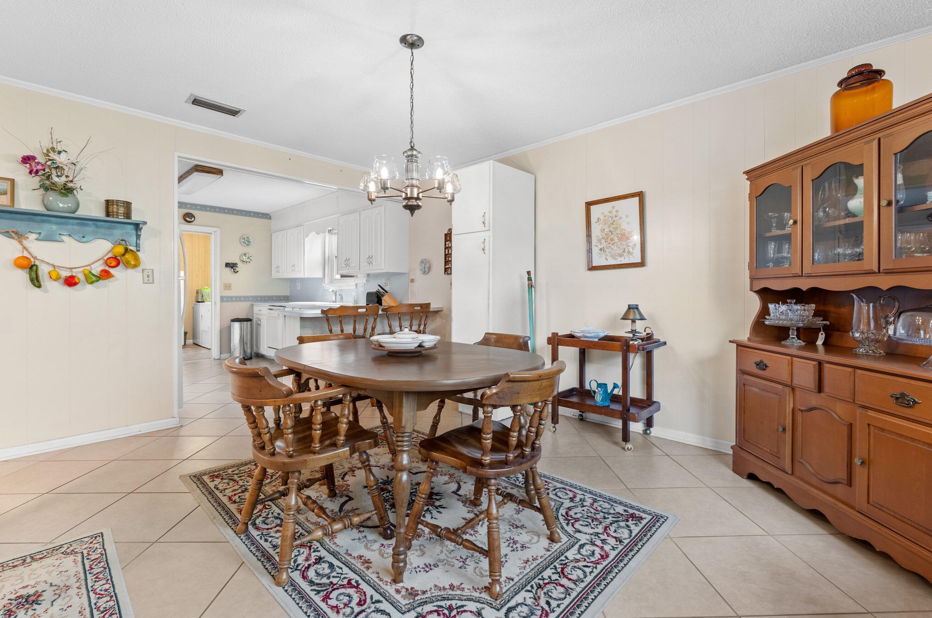 706 Burton Ave, Fort Walton Beach FL  32547-1724 exterior