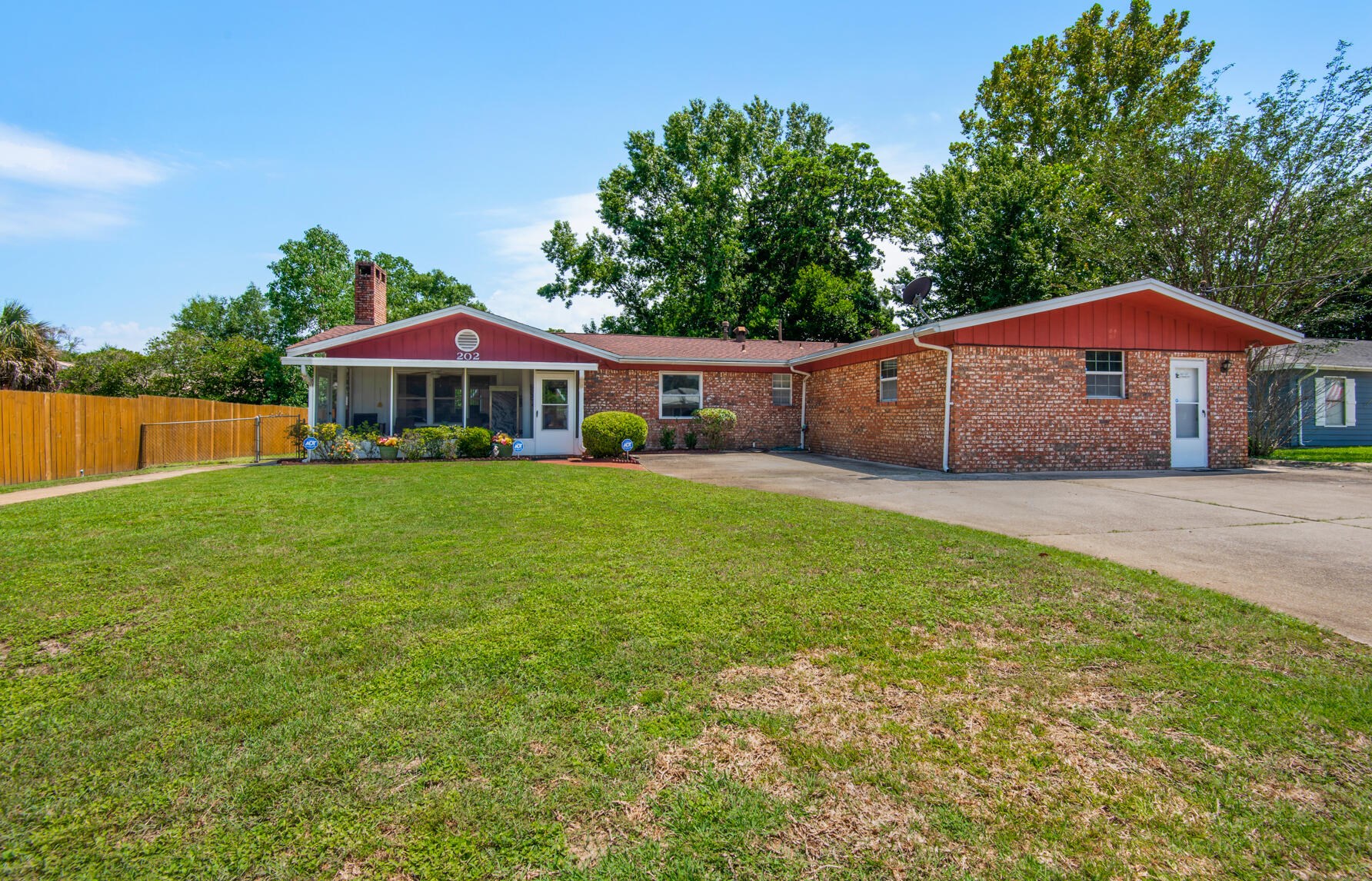 202 Ne Hughes Street Ne, Fort Walton Beach, FL 32548