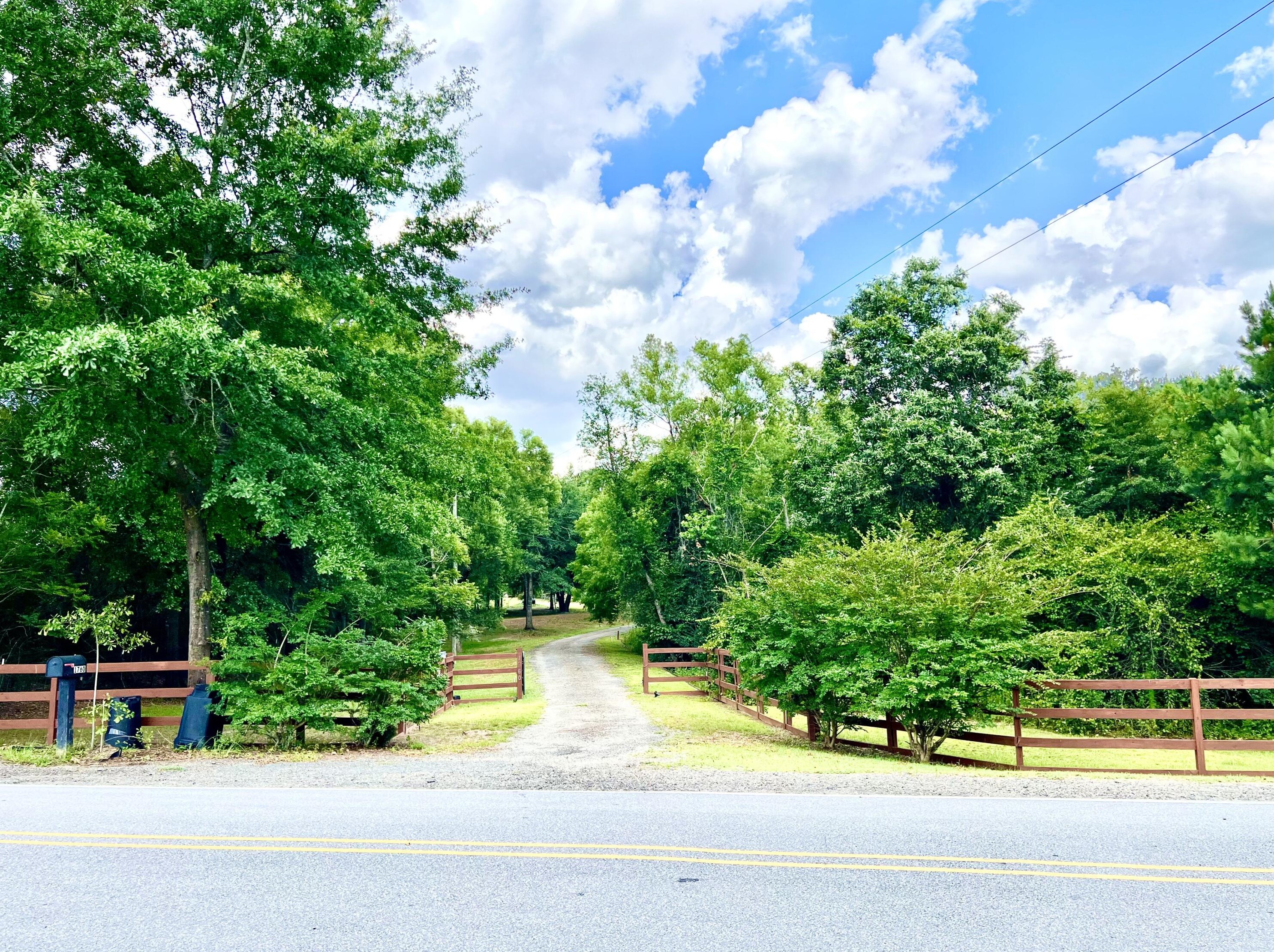 1760 Fox Hill Rd, Defuniak Springs, FL 32433