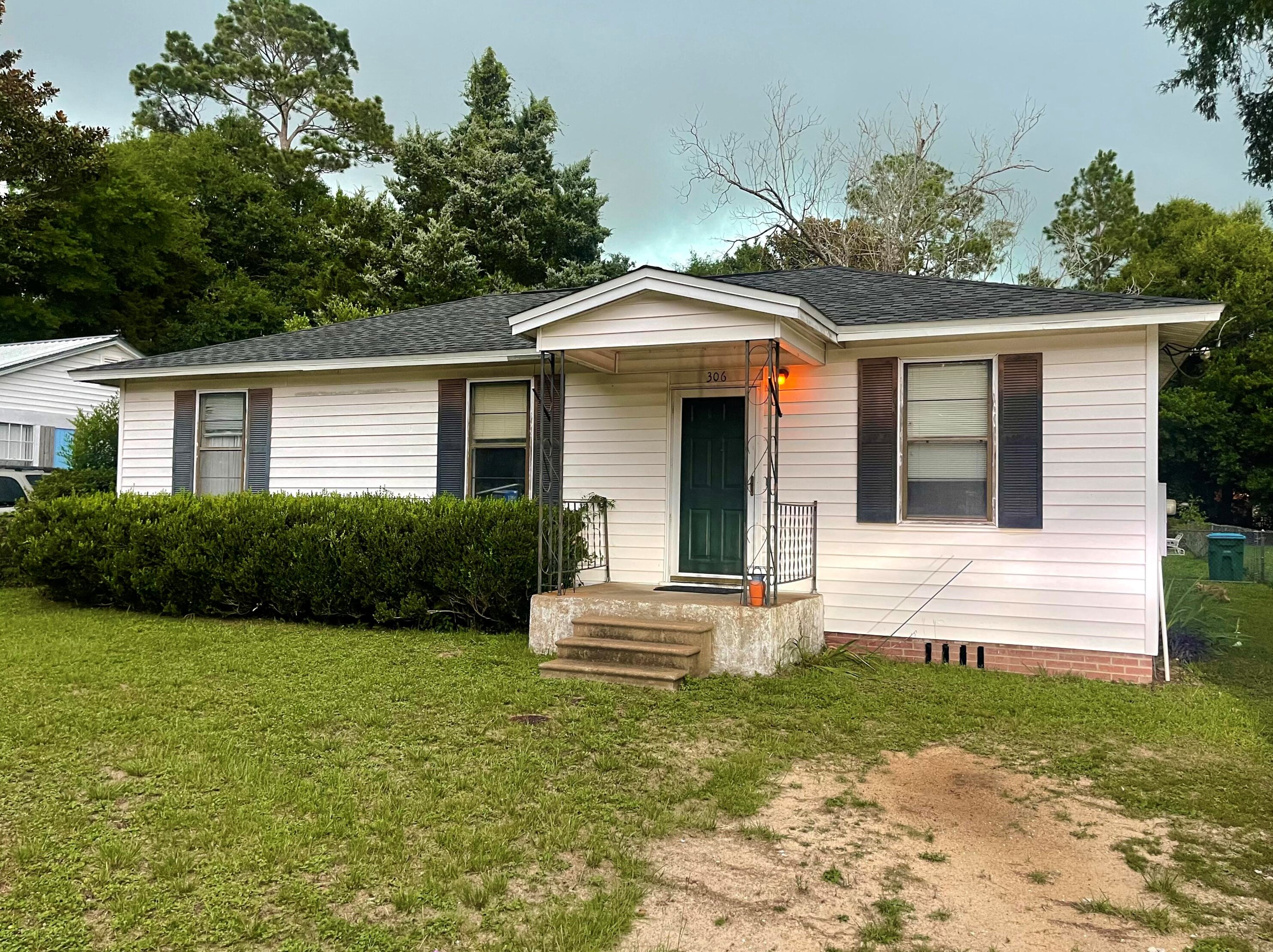 306 E 1st Ave, Crestview, FL 32536