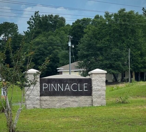 2804 Hogan Ln, Crestview FL  32539-8374 exterior