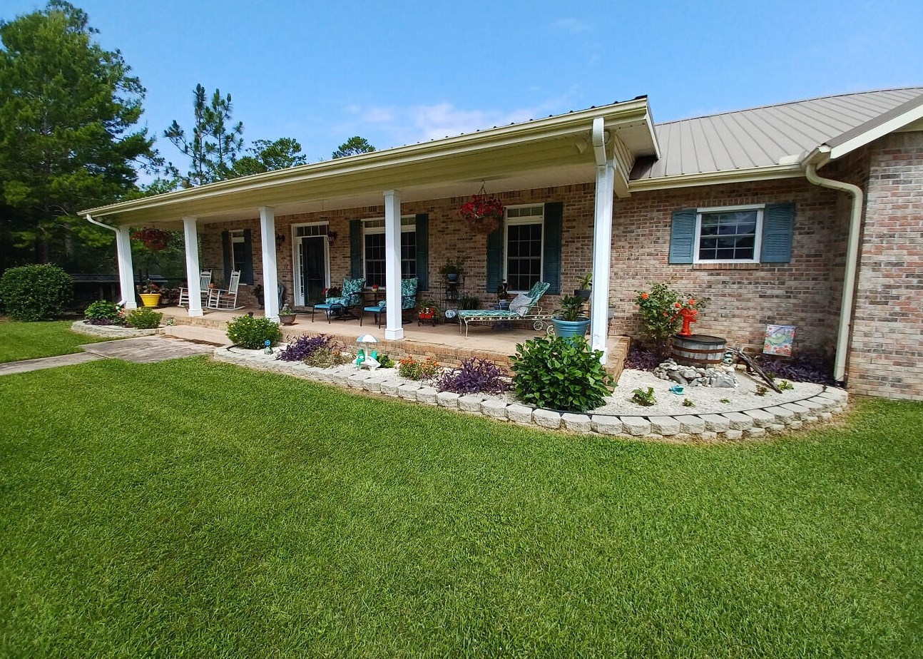 4063 Lakeview Dr, Crestview, FL 32539