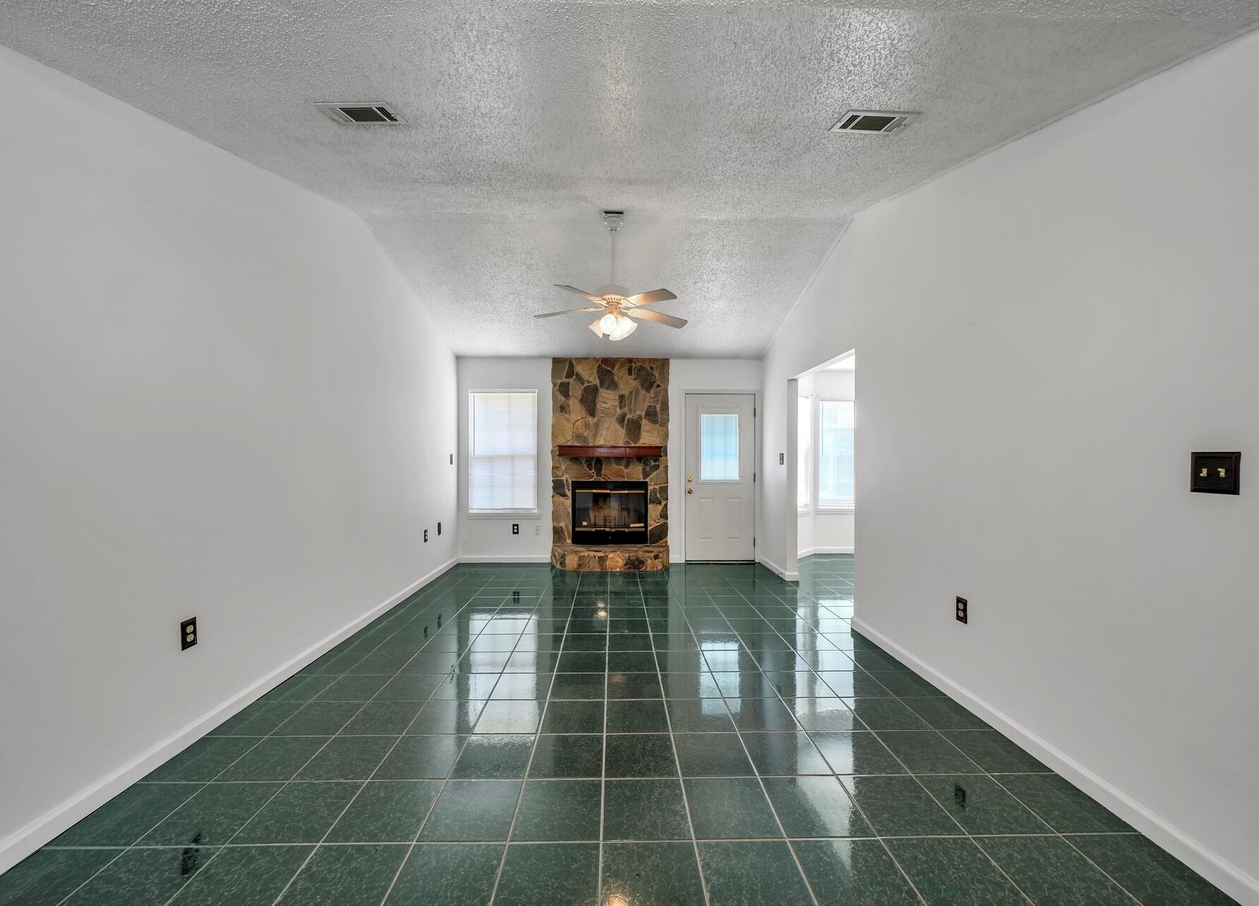 219 Southview Dr, Crestview, FL 32536