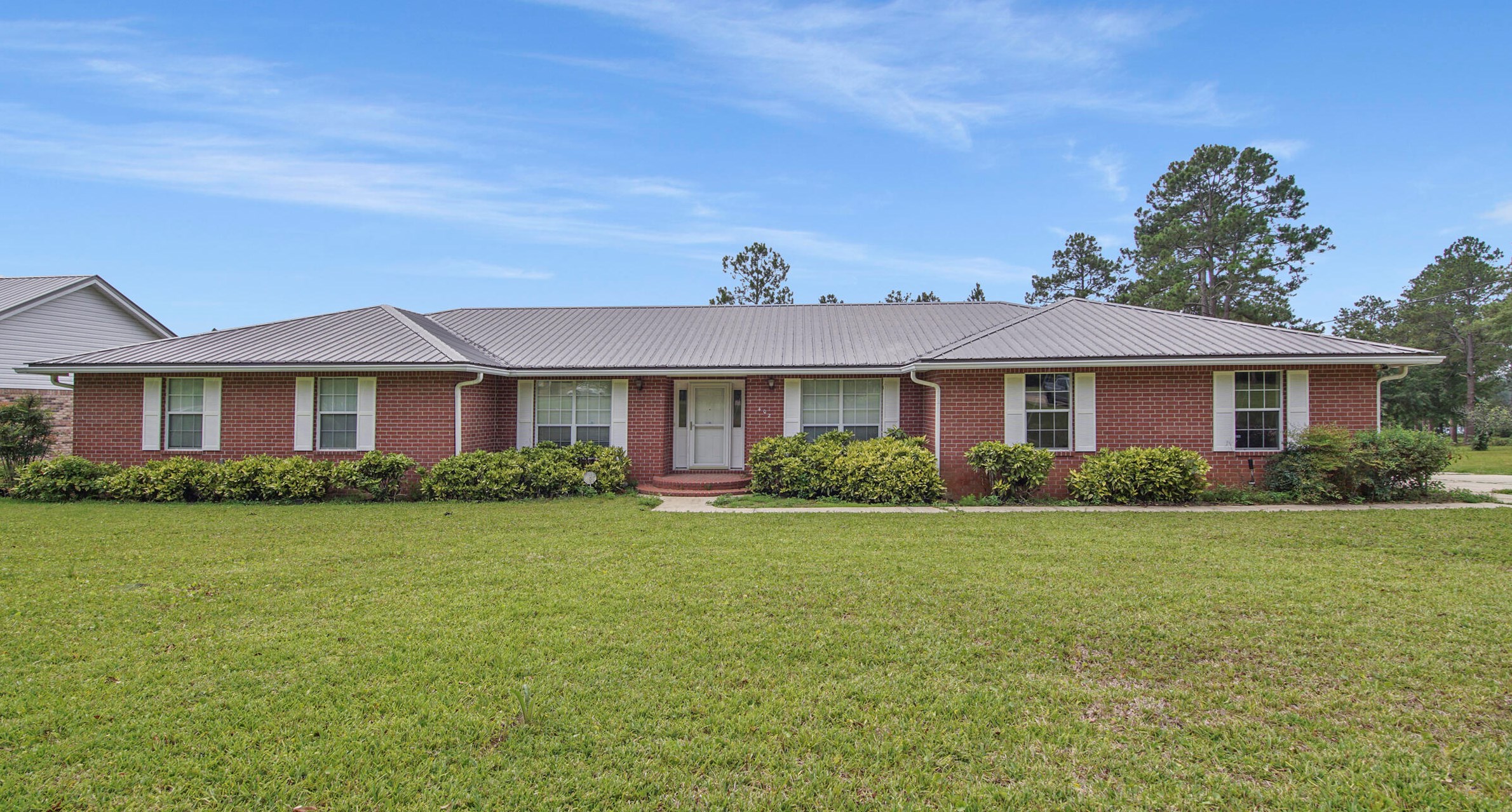 402 Ten Lake Dr, Defuniak Springs, FL 32433