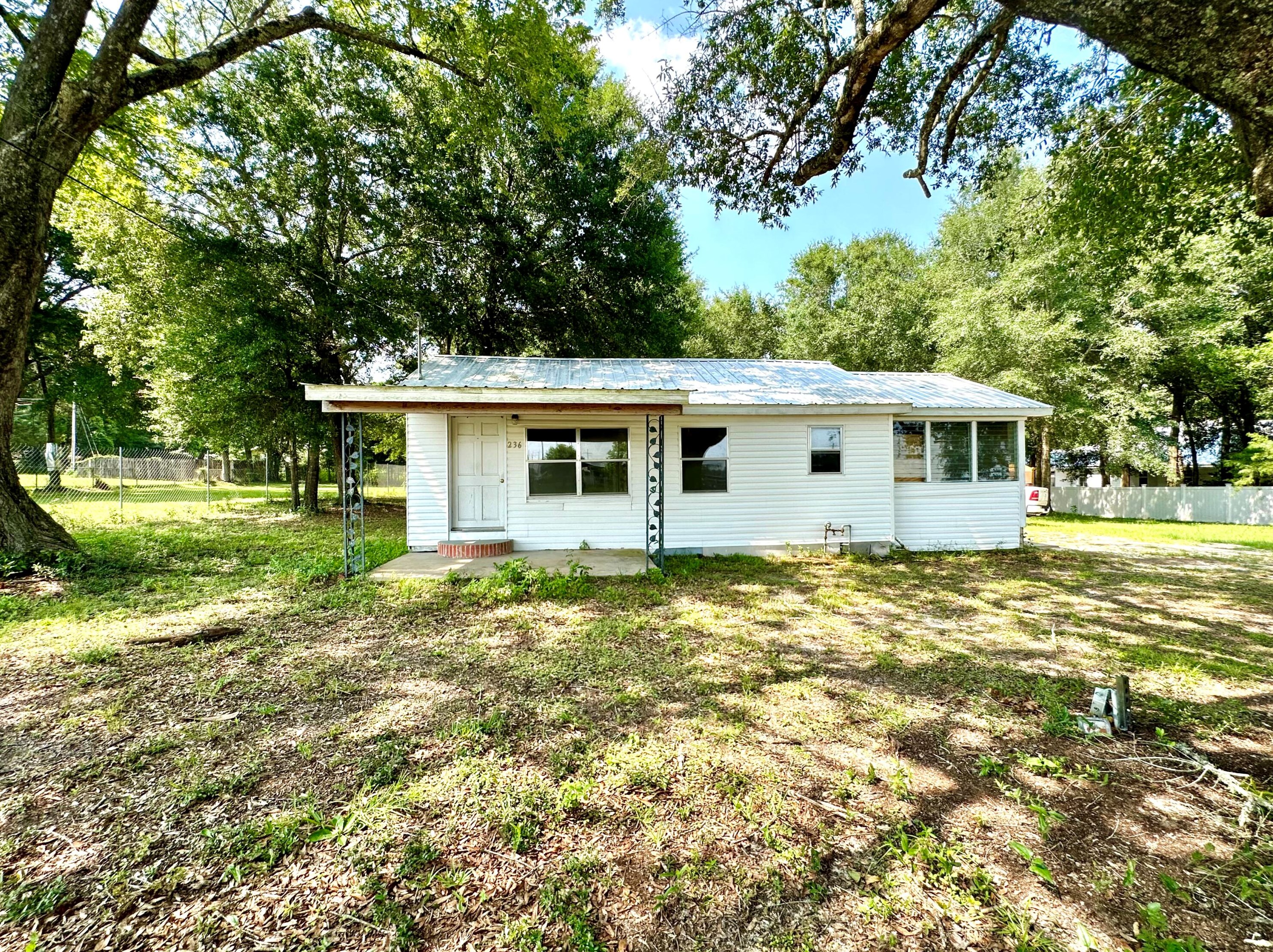 236 Aplin Rd, Crestview, FL 32539