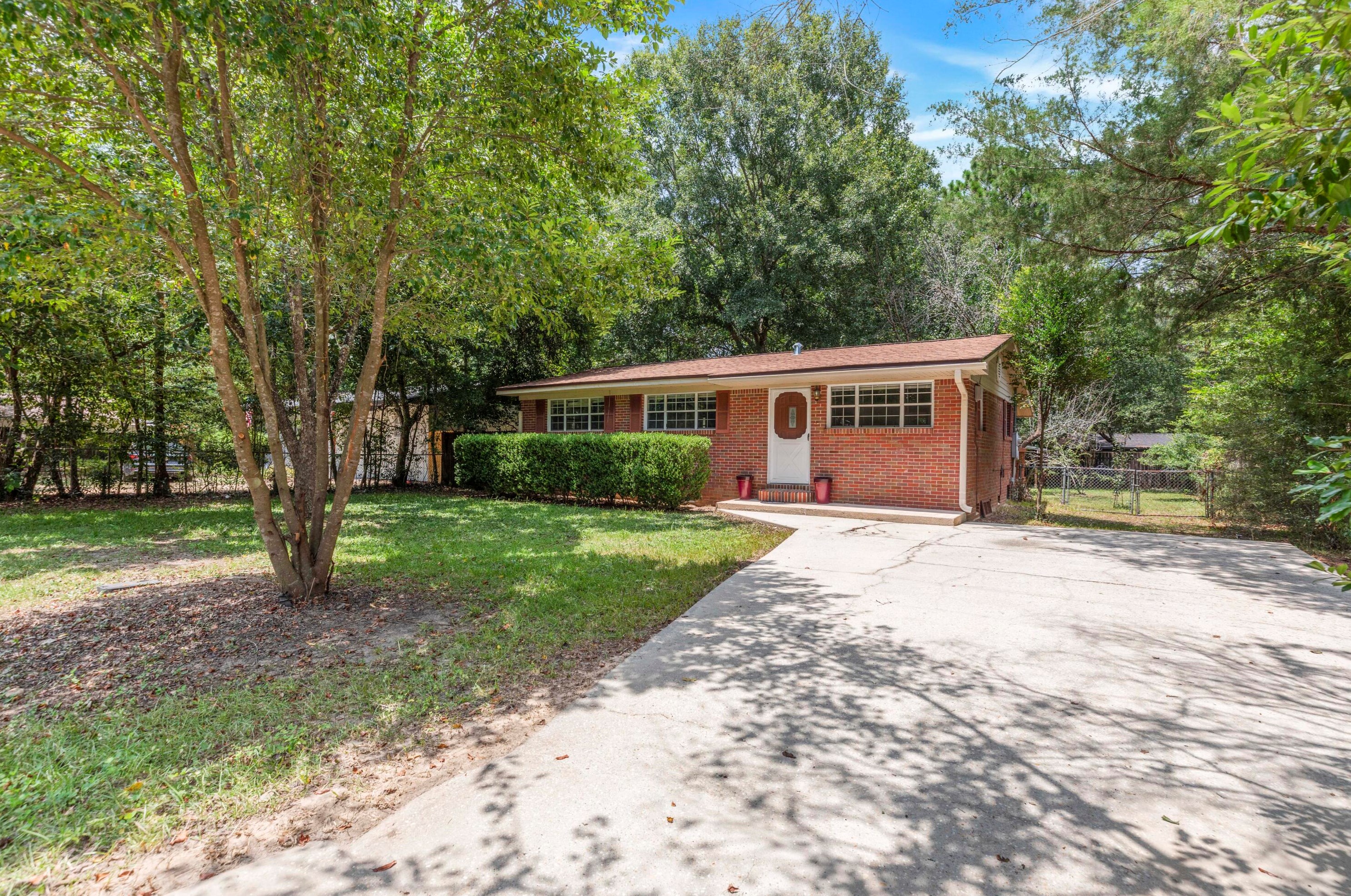 546 Purl Adams Ave, Crestview, FL 32539